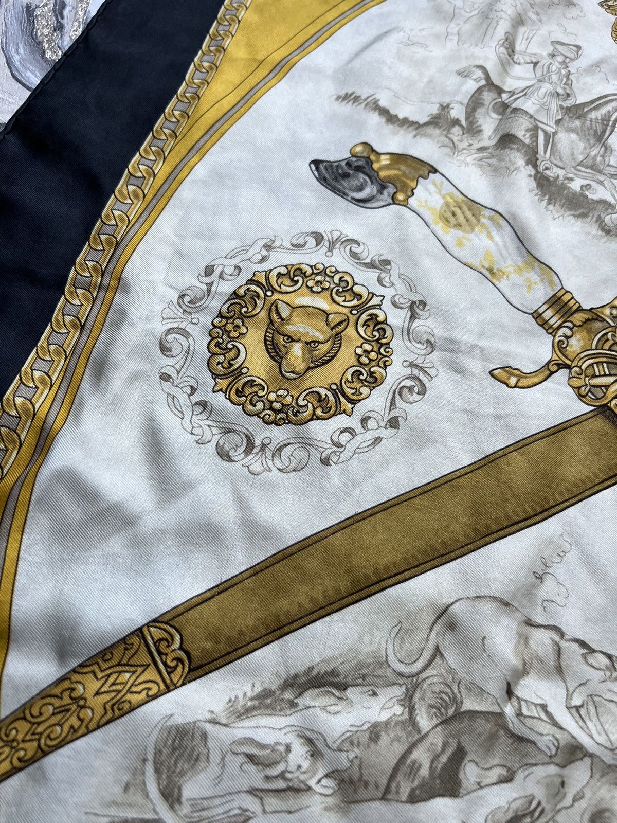 Hermes Rare Hermes Ledoux vintage Hunting weapon Silk Scarf Shawl Size ONE SIZE - 3 Thumbnail