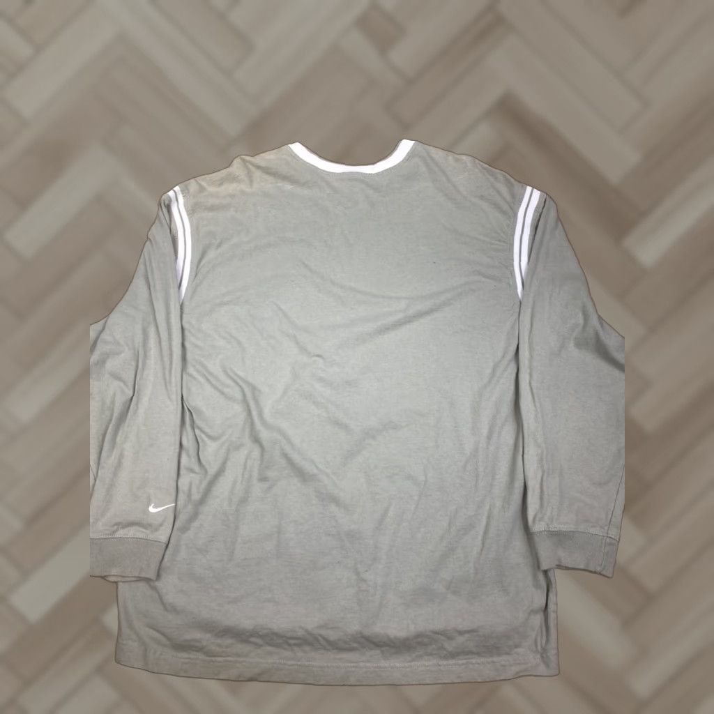 Nike VINTAGE Nike V Neck Shirt Mens L Tan Long Sleeve Casual Skate Surf 90s Beige T-Shirt Men L Nike Shirt Size US L / EU 52-54 / 3 - 1 Thumbnail