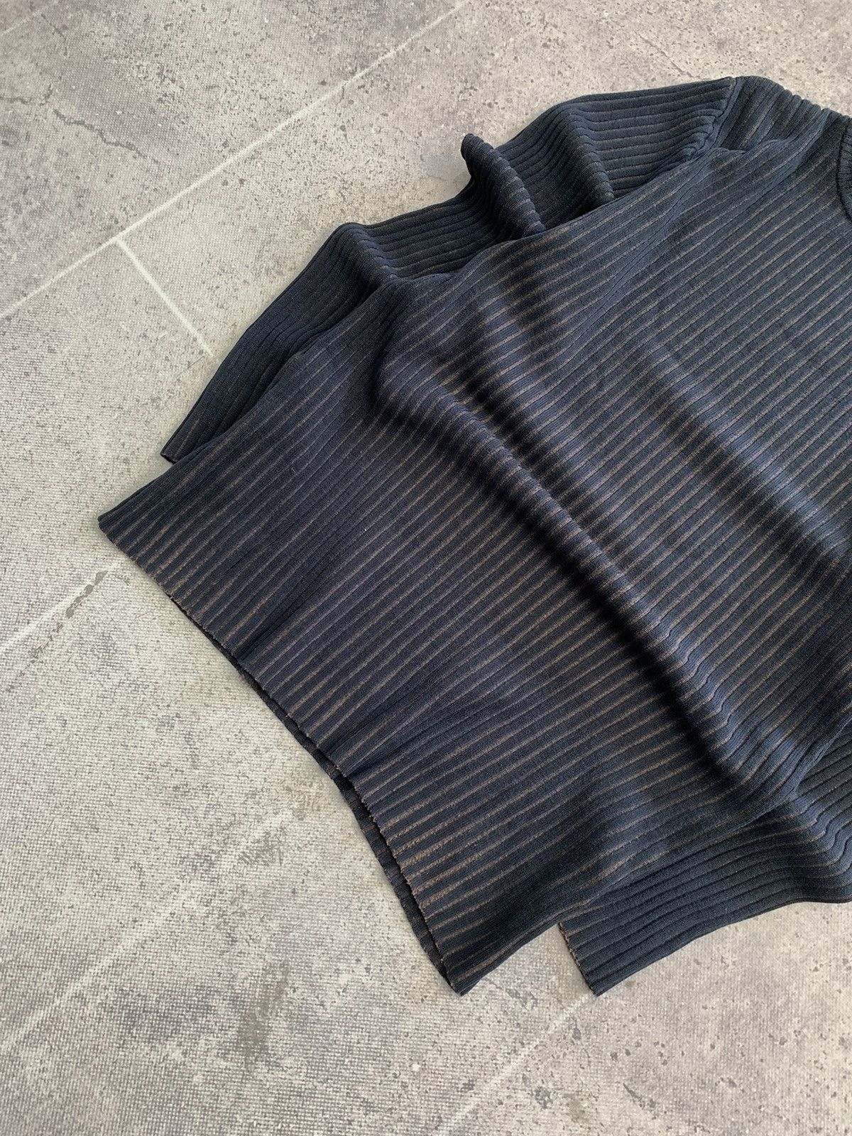 Japanese Brand × Vintage Vintage Y2K Distressed Striped Sweater Faded knit Y2K Effect Size US M / EU 48-50 / 2 - 10 Thumbnail