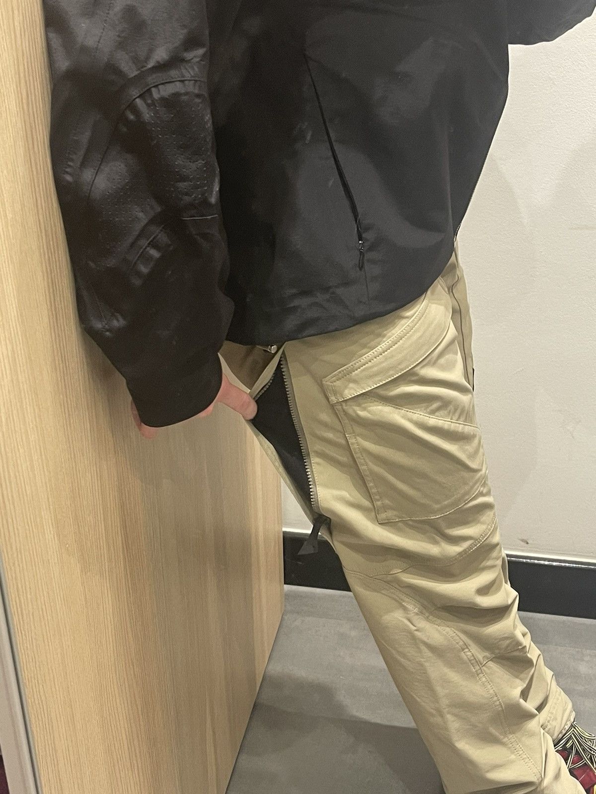 Klattermusen Klattermusen Gere Technical Beige Hiking Cargo Pants Size 32" / US 10 / IT 46 - 7 Thumbnail