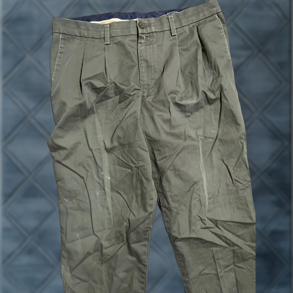 Dockers DOCKERS Chinos Pants 36x29 Green Solid Pleated Classic Fit Men 90s Designer 100% Cotton EUC Size US 36 / EU 52 - 1 Thumbnail