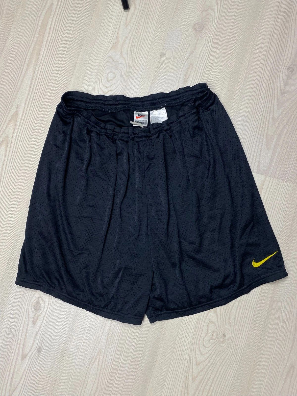 Nike Nike Black Mesh Athletic Vintage Basketball Shorts Swoosh Size US 36 / EU 52 - 2 Thumbnail