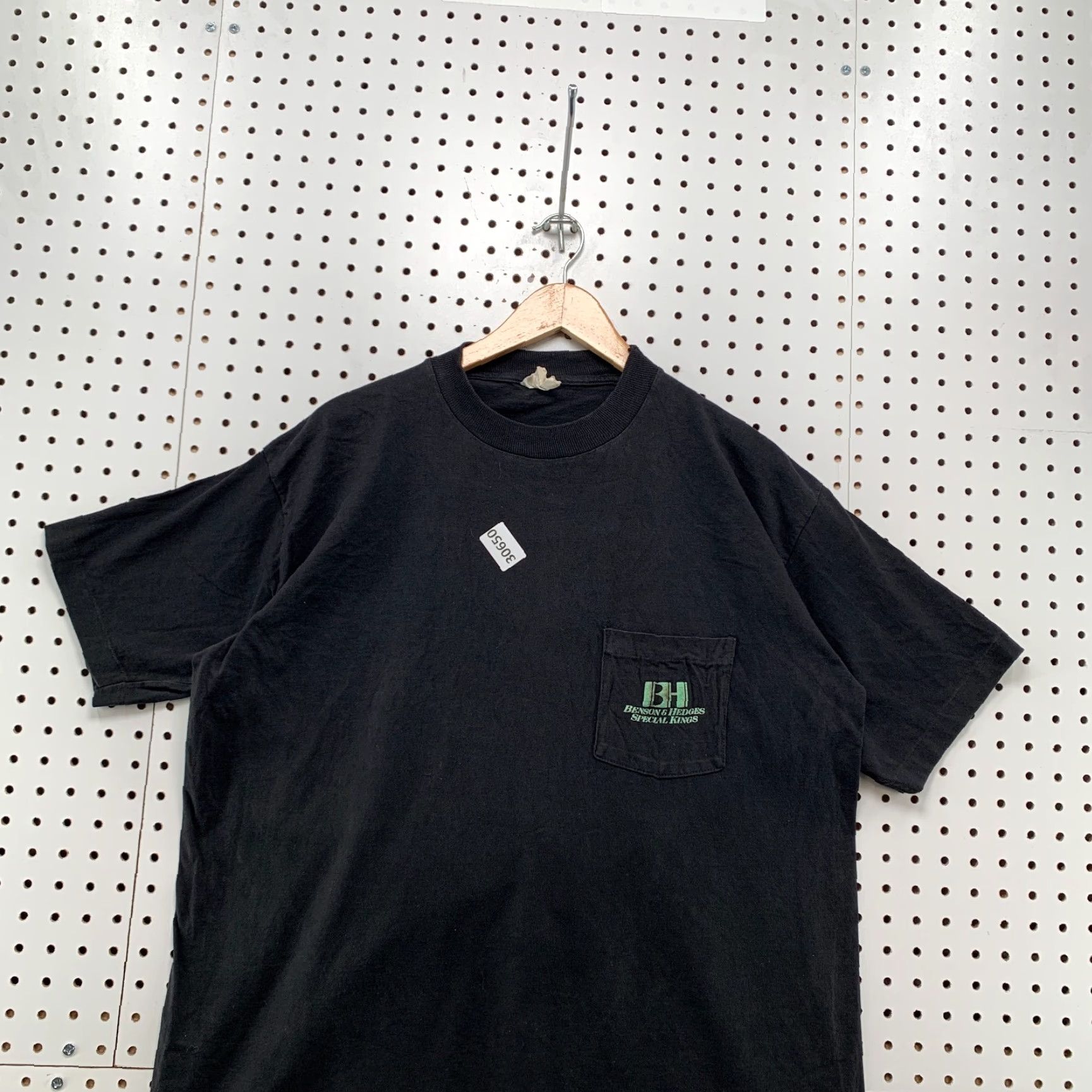 Vintage VINTAGE Benson & Hedges Pocket Shirt Mens XL Black Single Stitch 80s CIG 24x31.5 Crew Neck Short Sleeve Cotton Nationa Mill T-Shirt Size US XL / EU 56 / 4 - 6 Thumbnail