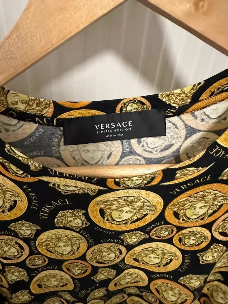 Versace Versace Limited short sleeves Size US S / EU 44-46 / 1 - 4 Thumbnail