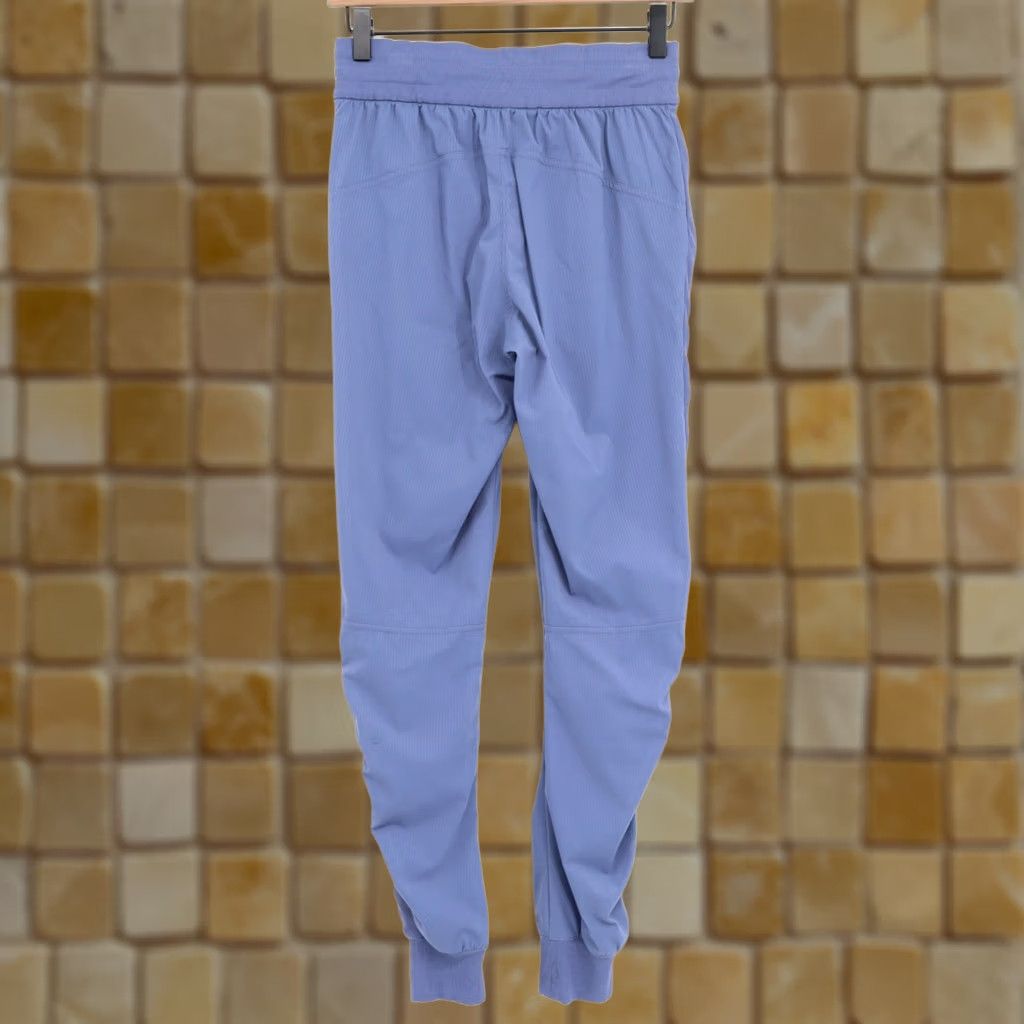 Lululemon Lululemon Women's Jogger Water Drop Blue Sz 4 - Nylon, Elastane, Tapered, Pockets, Lightweight, Machine Washable, Activewear, Inseam 28" Size 27" / US 4 / IT 40 - 1 Thumbnail