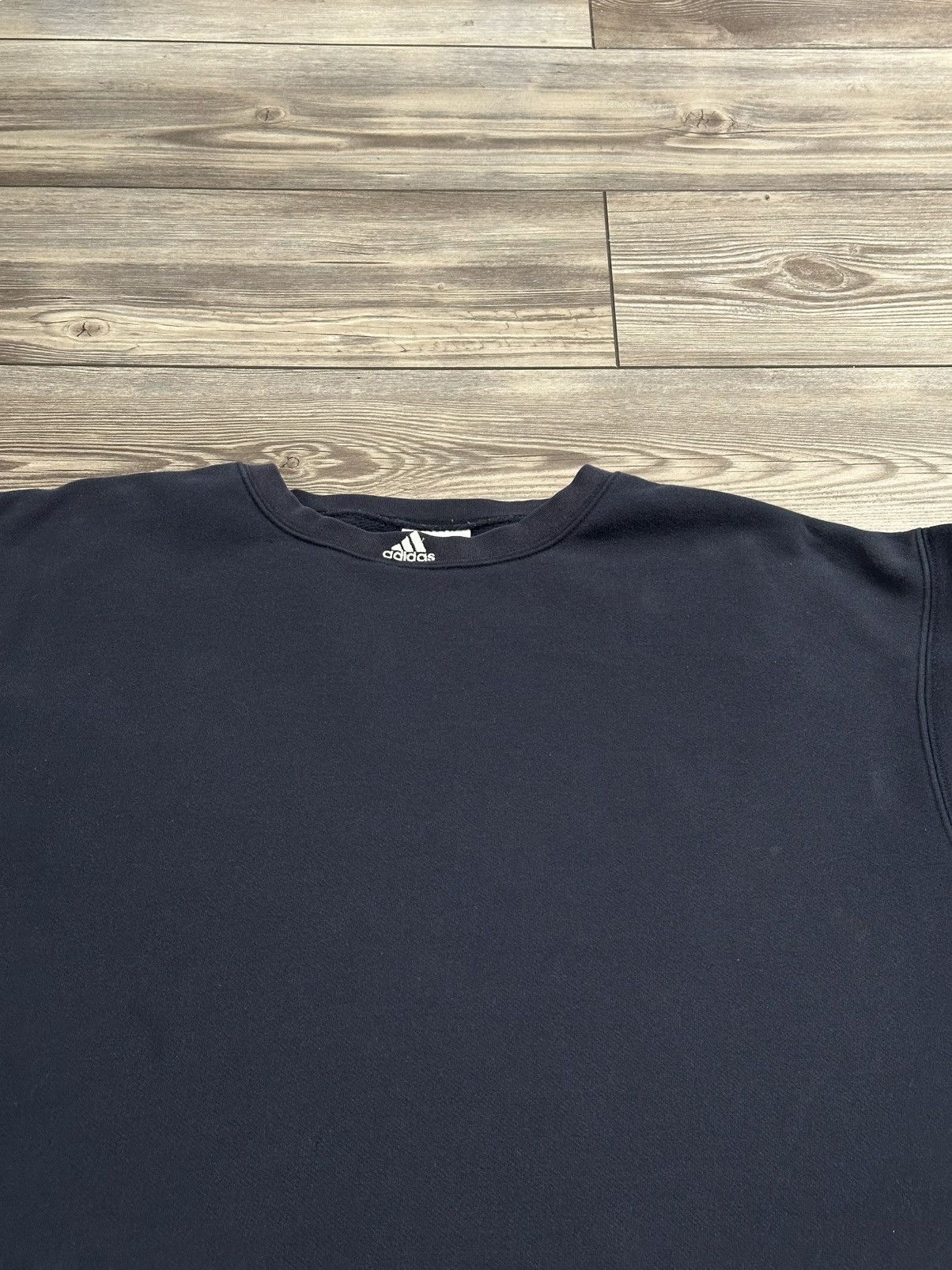Adidas Adidas Center Logo Crewneck Size US L / EU 52-54 / 3 - 3 Thumbnail