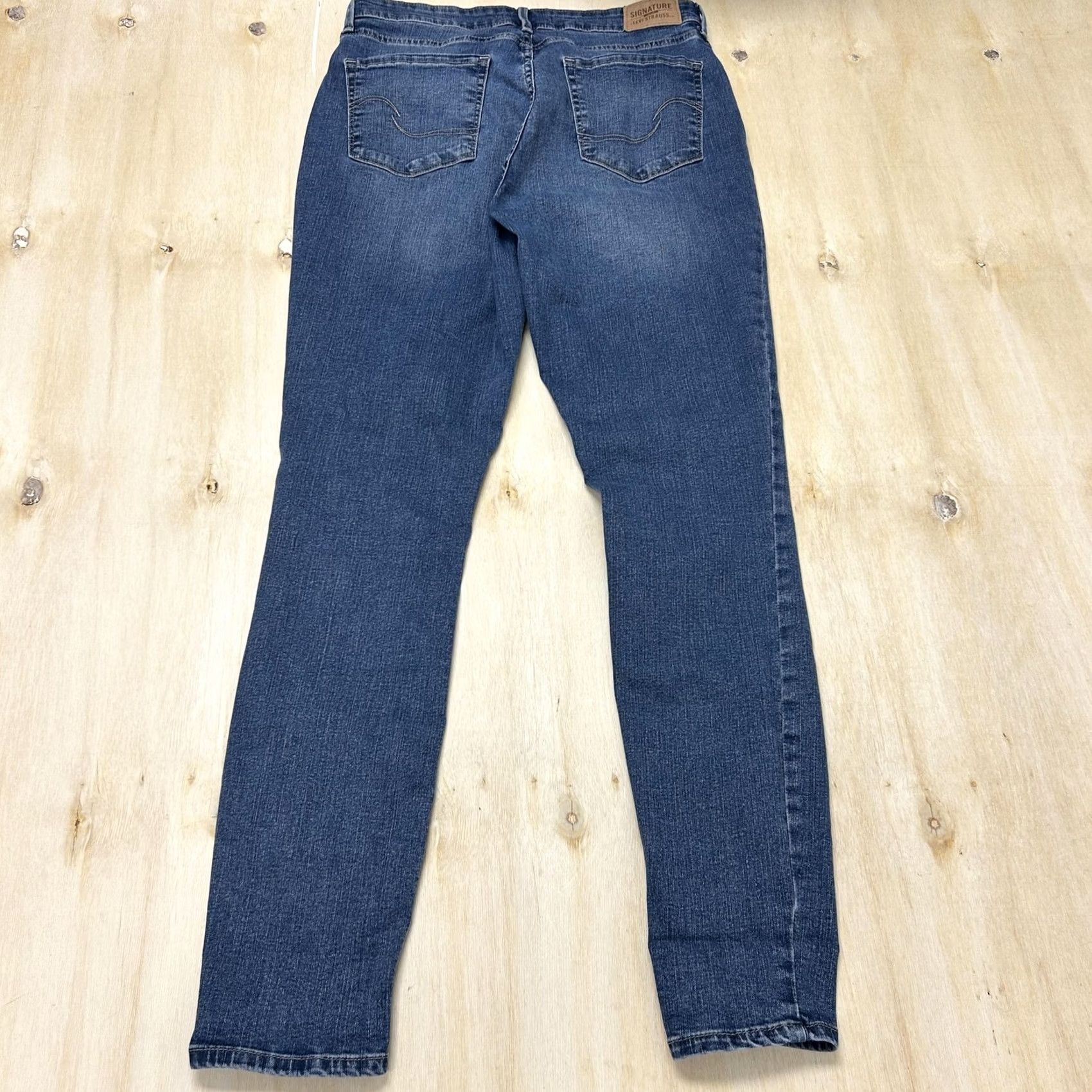Vintage Levi Strauss Signature Shaping Skinny Jeans Womens 28 Medium Wash Stretch Denim Size 28" / US 6 / IT 42 - 4 Thumbnail