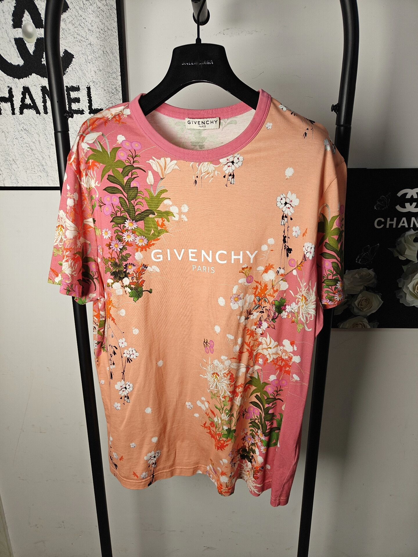 Givenchy Givenchy Floral White T-Shirt s Men Size US S / EU 44-46 / 1 - 1 Thumbnail