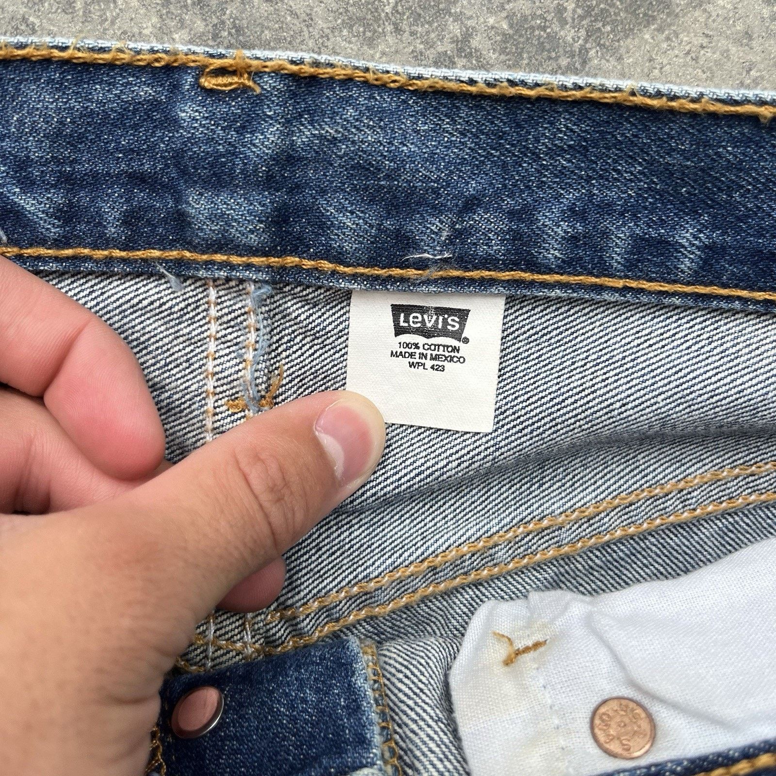 Levi's Vintage Levi’s 501xx Jeans Men’s 33 X 32 Dark Wash Indigo We Size US 33 - 7 Thumbnail
