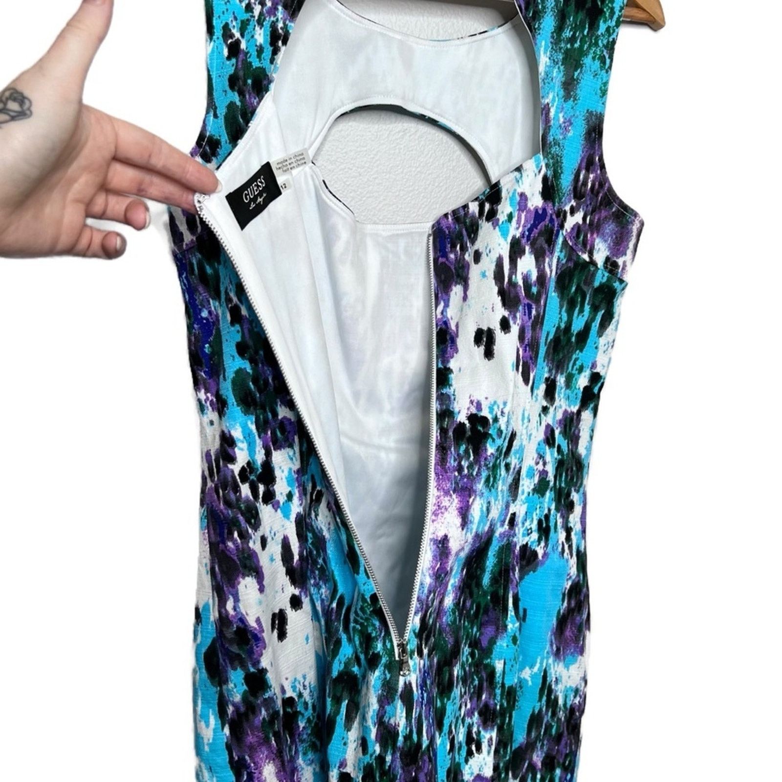 Guess GUESS Women's Shift Peekaboo Neckline Paint Splatter Dress Size XL / US 12-14 / IT 48-50 - 13 Thumbnail