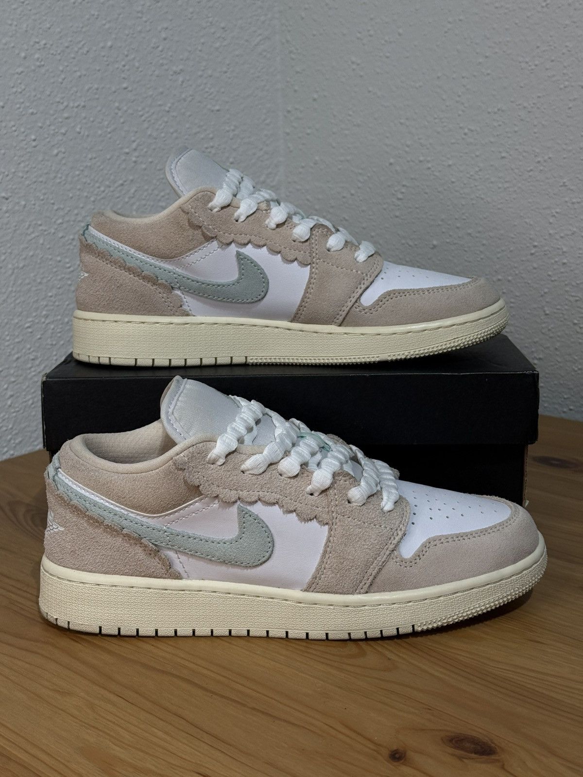 Jordan Brand × Nike Jordan 1 Low SE Scalloped Edge Guava Ice 5.5Y women’s 7.5 Size US 7.5 / IT 37.5 - 6 Thumbnail