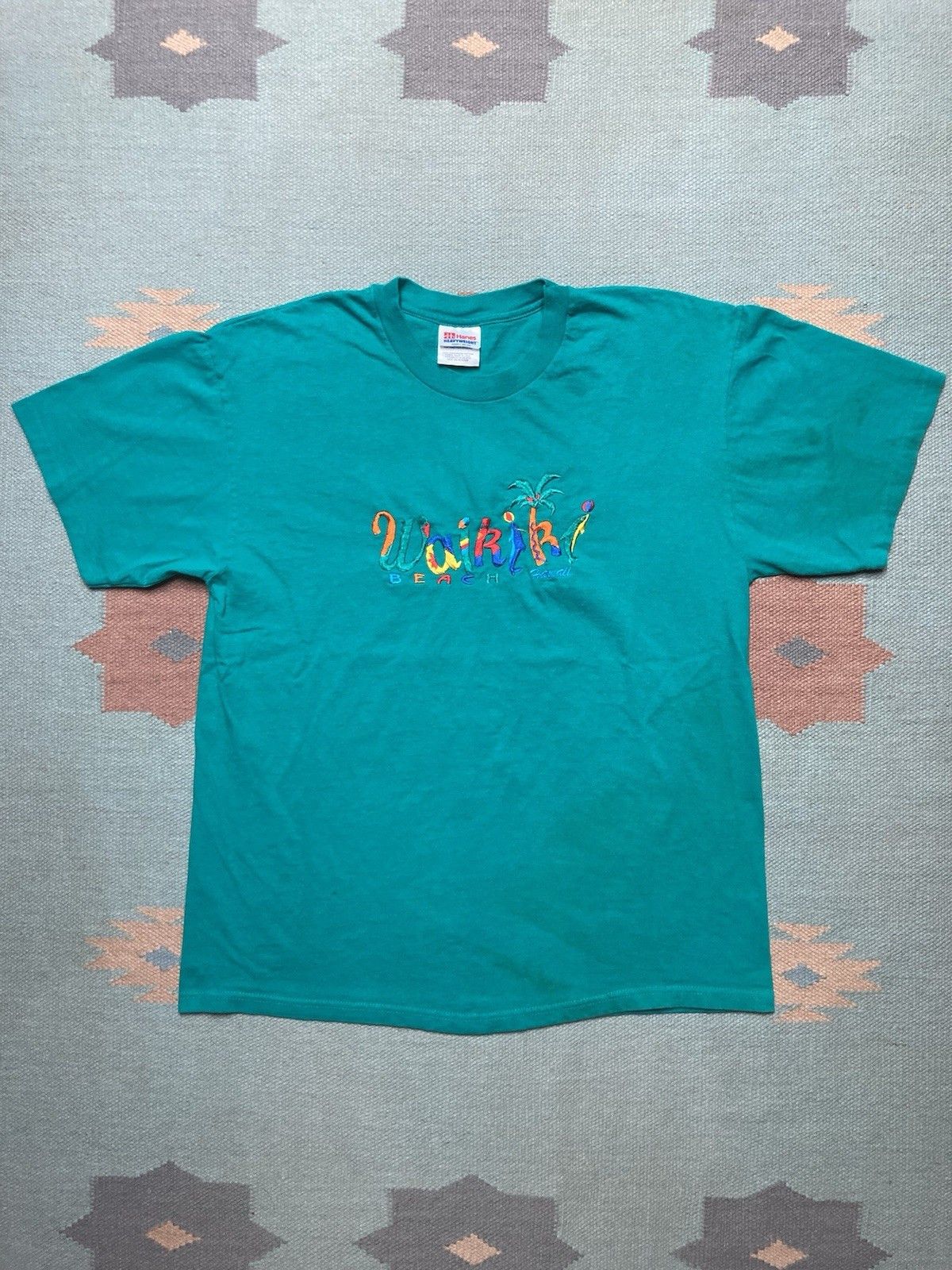 Vintage 90s t shirt Waikiki beach Hawaii ocean palm tree dolphin L Size US L / EU 52-54 / 3 - 1 Thumbnail
