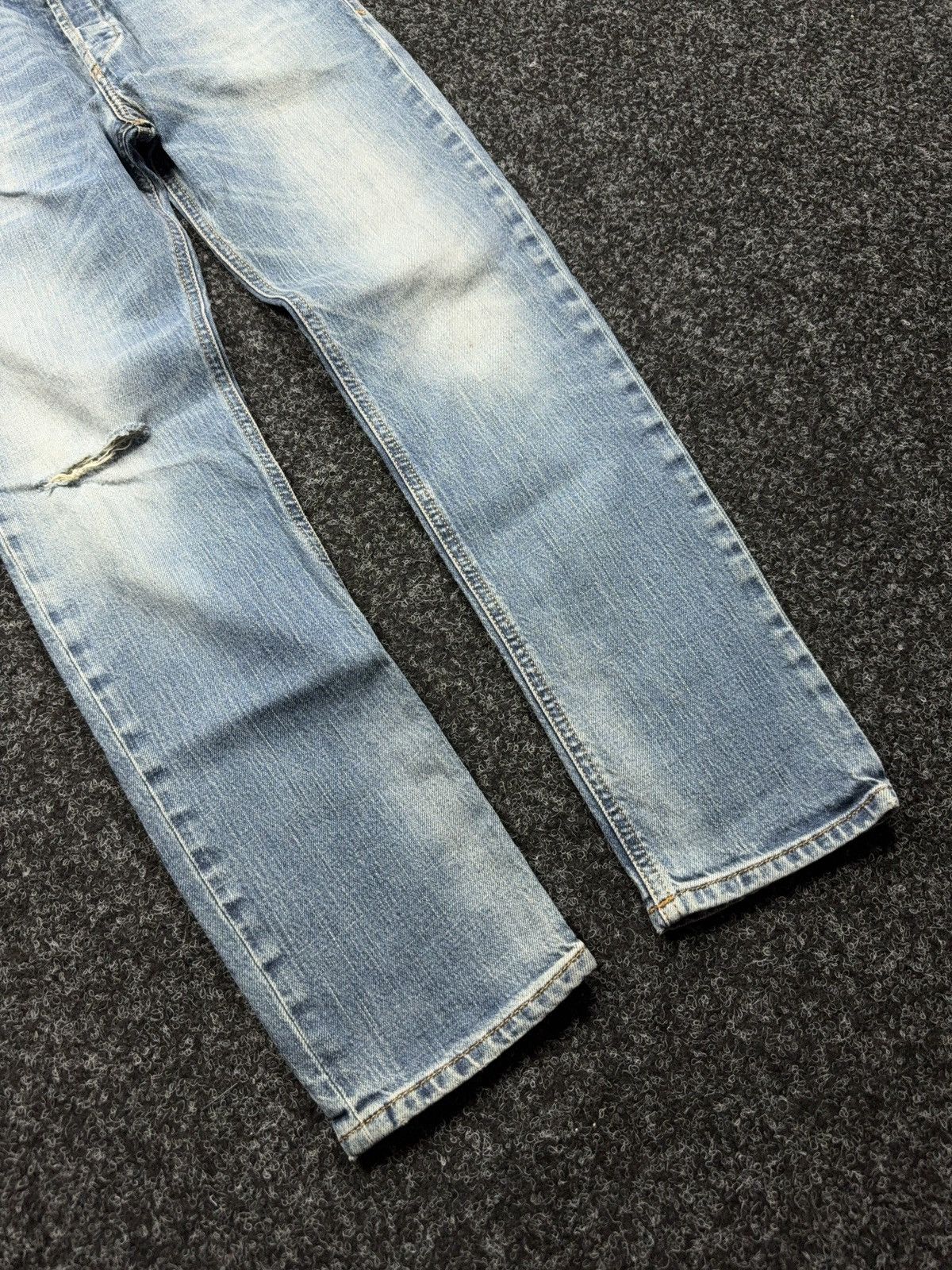 Diesel Luxury Diesel 00s D-Eetar Y2K Distressed Light Wash Jeans Size US 29 - 4 Thumbnail