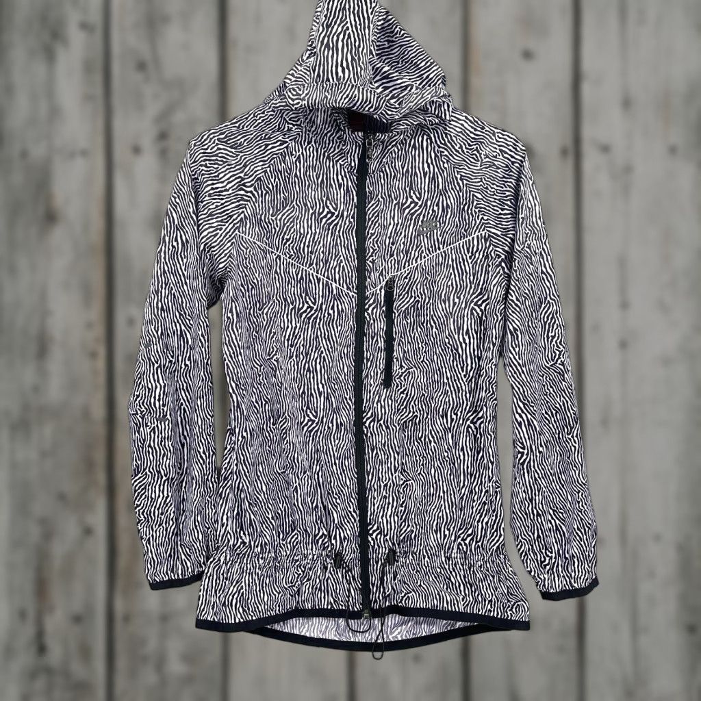 Nike Nike Windrunner Jacket Womens S Black Windbreaker, Windrunner, Hooded, Zip, Pockets, Lightweight, Running, Fall/Spring/Winter, Womens Size S / US 4 / IT 40 - 1 Thumbnail