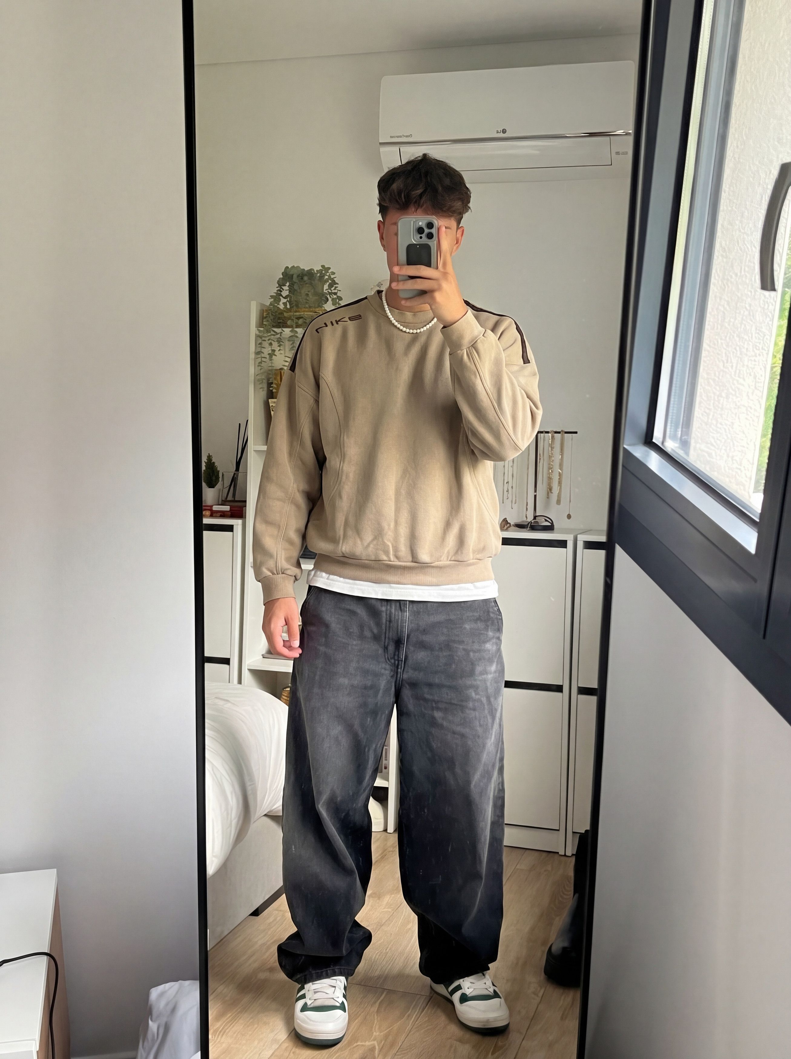 Nike Nike Vintage Sweatshirt / Streetwear Style Size US S / EU 44-46 / 1 - 1 Thumbnail