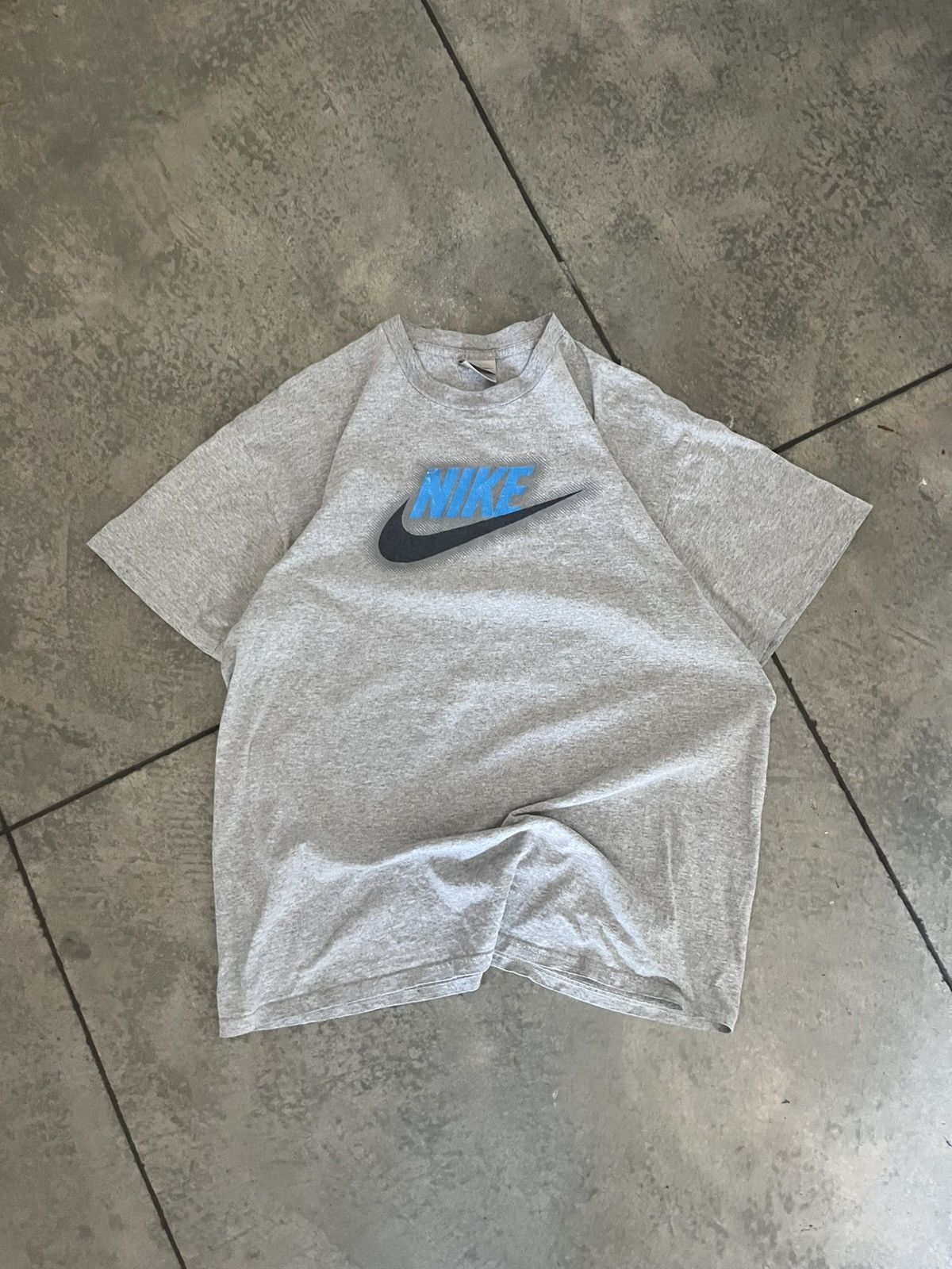 Nike Grey and blue Nike vintage tee from the 90s Size US XL / EU 56 / 4 - 1 Thumbnail