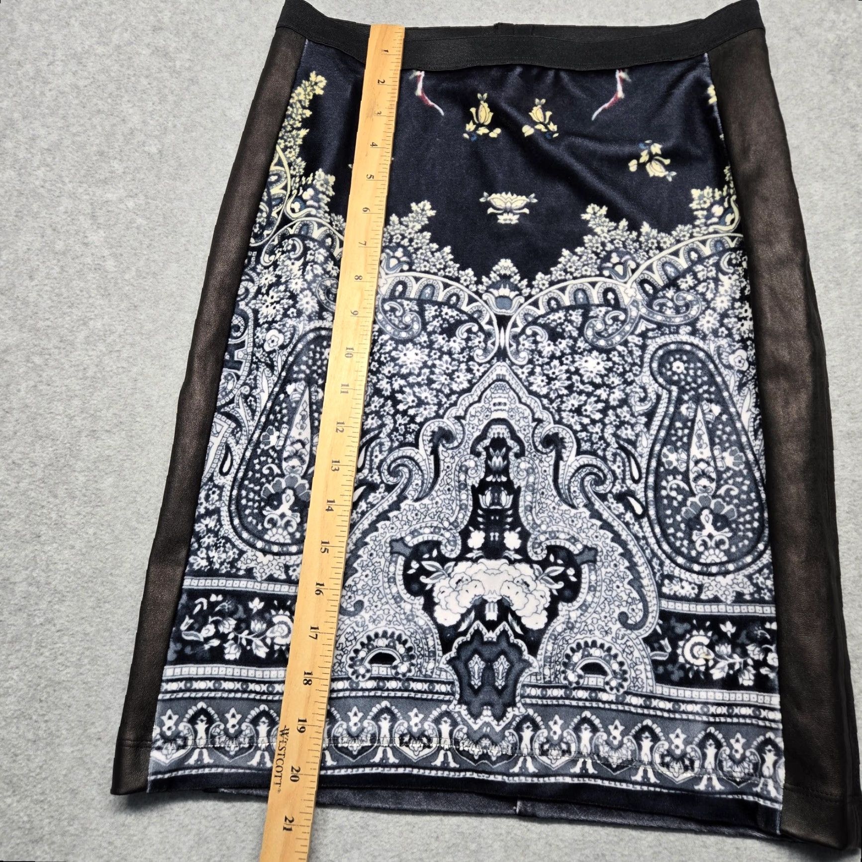 Clover Canyon Clover Canyon Skirt Black Paisley Stretch Pencil S Womens Short Satin Leather Side Panels USA Size 28" / US 6 / IT 42 - 7 Thumbnail