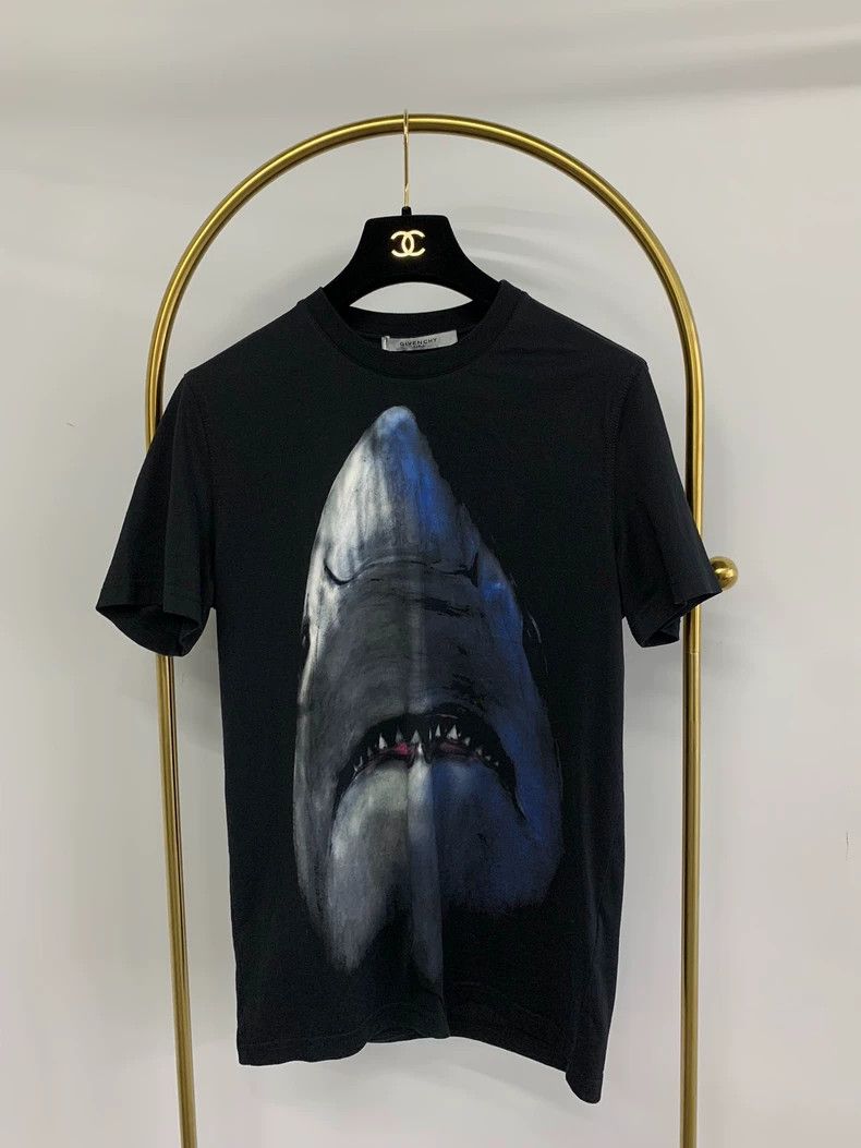 Givenchy Givenchy Black Shark Short-Sleeve T-Shirt Top, Size XS Size US XS / EU 42 / 0 - 1 Thumbnail