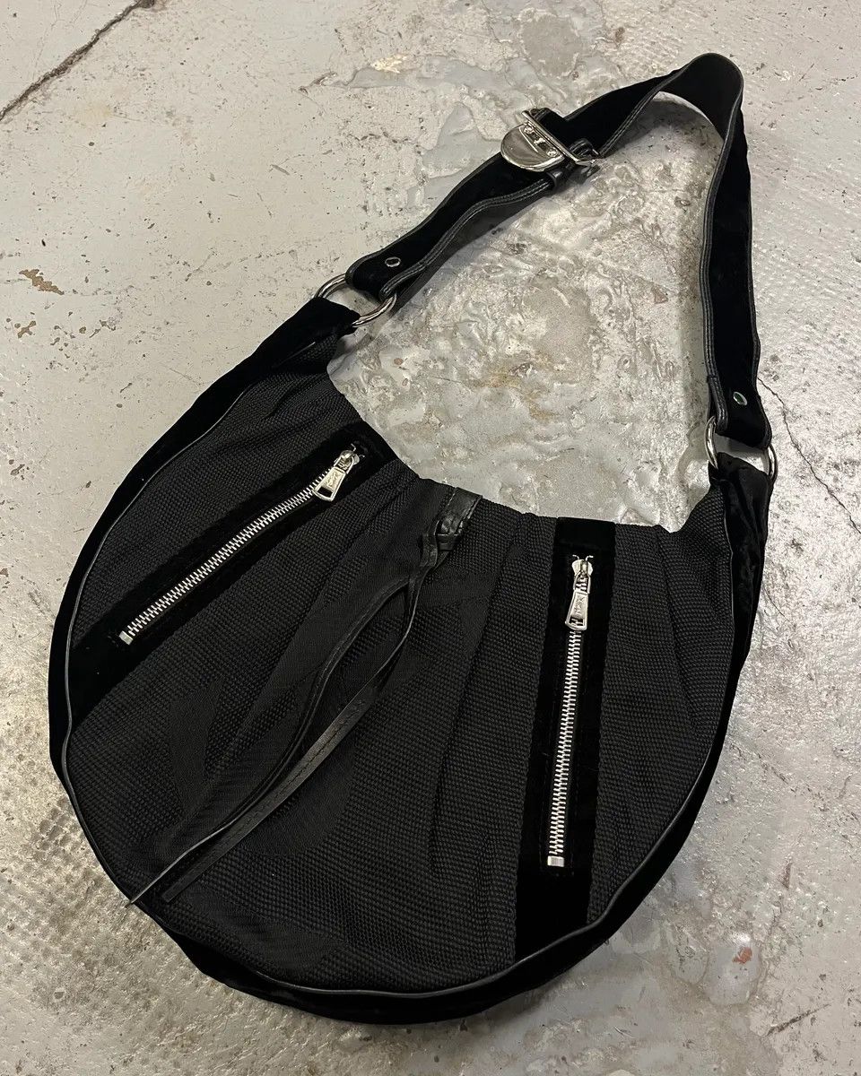 Yves Saint Laurent 2000s Yves Saint Laurent Black Hobo Bag Size ONE SIZE - 4 Thumbnail