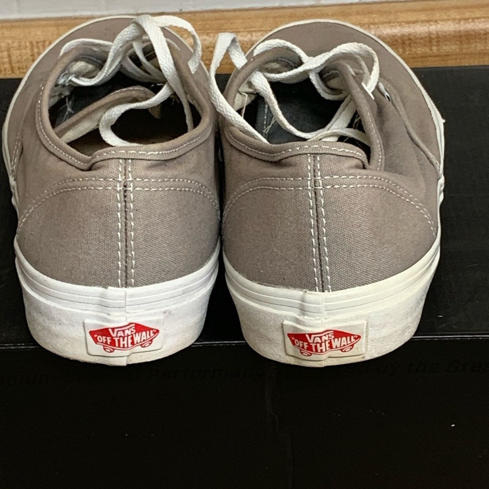 Vans VANS SHOES MENS SIZE 7 LIGHT GRAY GOOD CONDITION Size US 7 / EU 40 - 2 Thumbnail