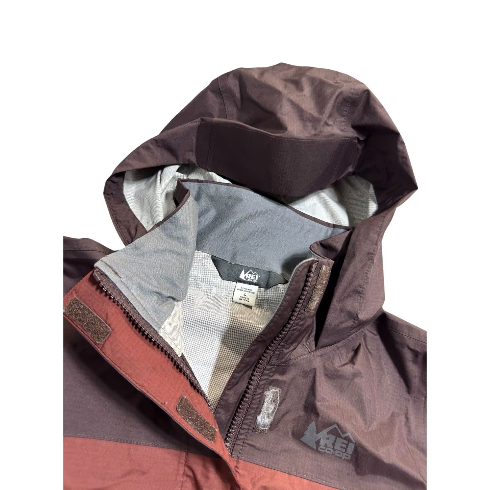 Vintage REI Co-op Hooded Windbreaker Rain Jacket Two Tone Red Peak 2.5 L Small Unisex Adults Size US S / EU 44-46 / 1 - 3 Thumbnail