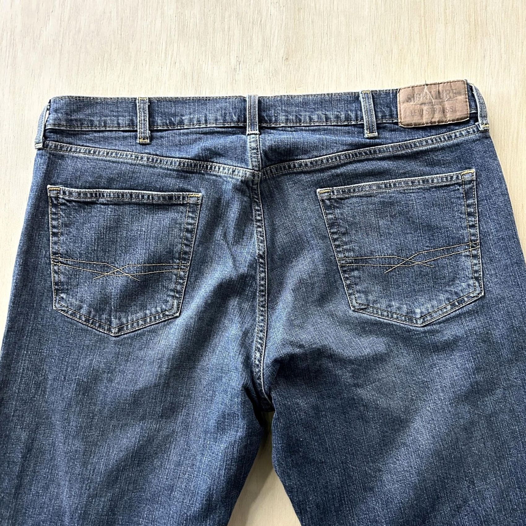 Vintage Signature Levi Strauss Jeans Mens 40x32 Medium Wash Blue Denim Relaxed Straight Jeans Mens 40x32 Blue Denim Size US 40 / EU 56 - 4 Thumbnail