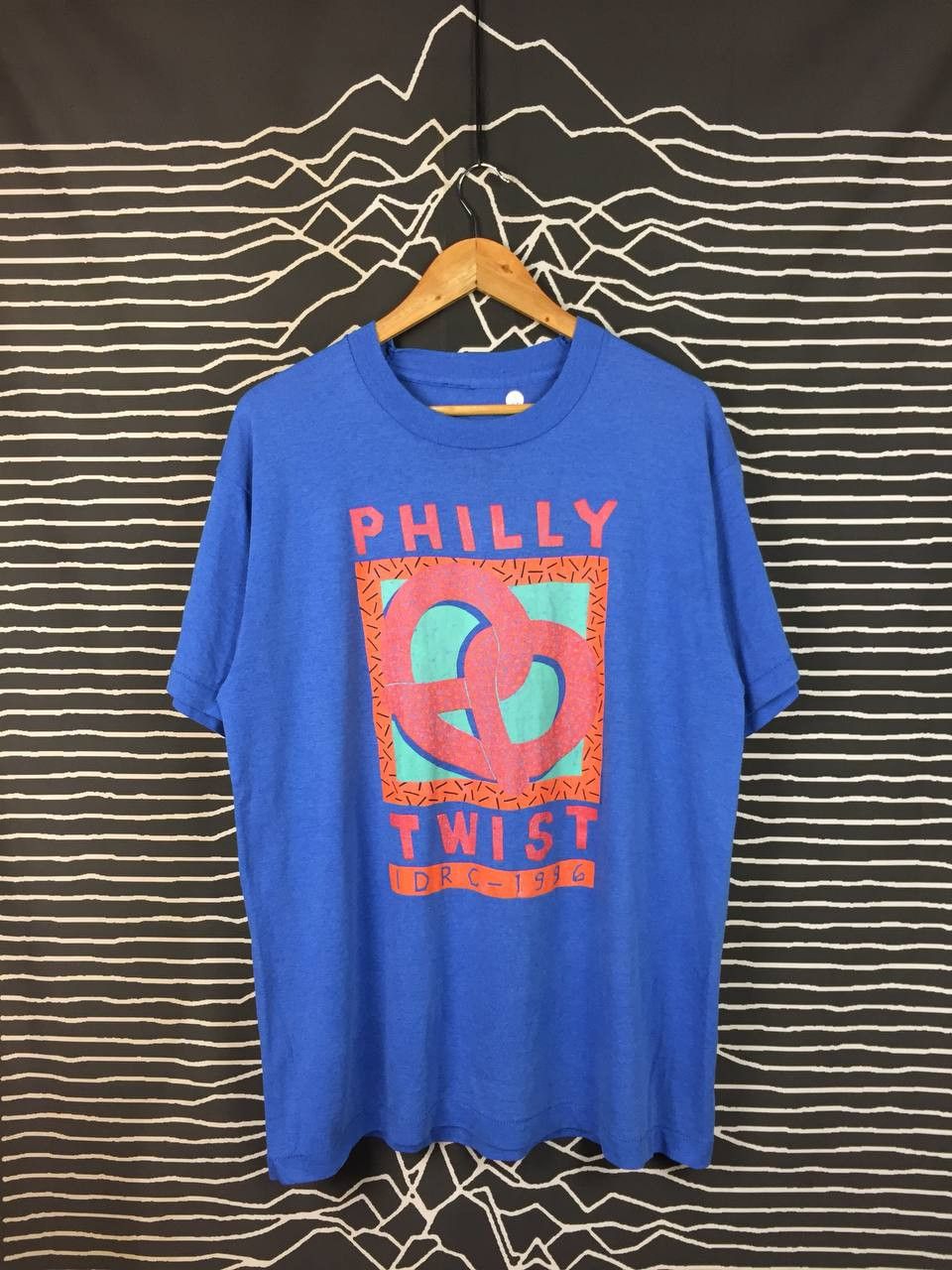 Vintage Vtg 90s Philly Twist Philadelphia Pretzel Culture Tee Size US L / EU 52-54 / 3 - 2 Thumbnail