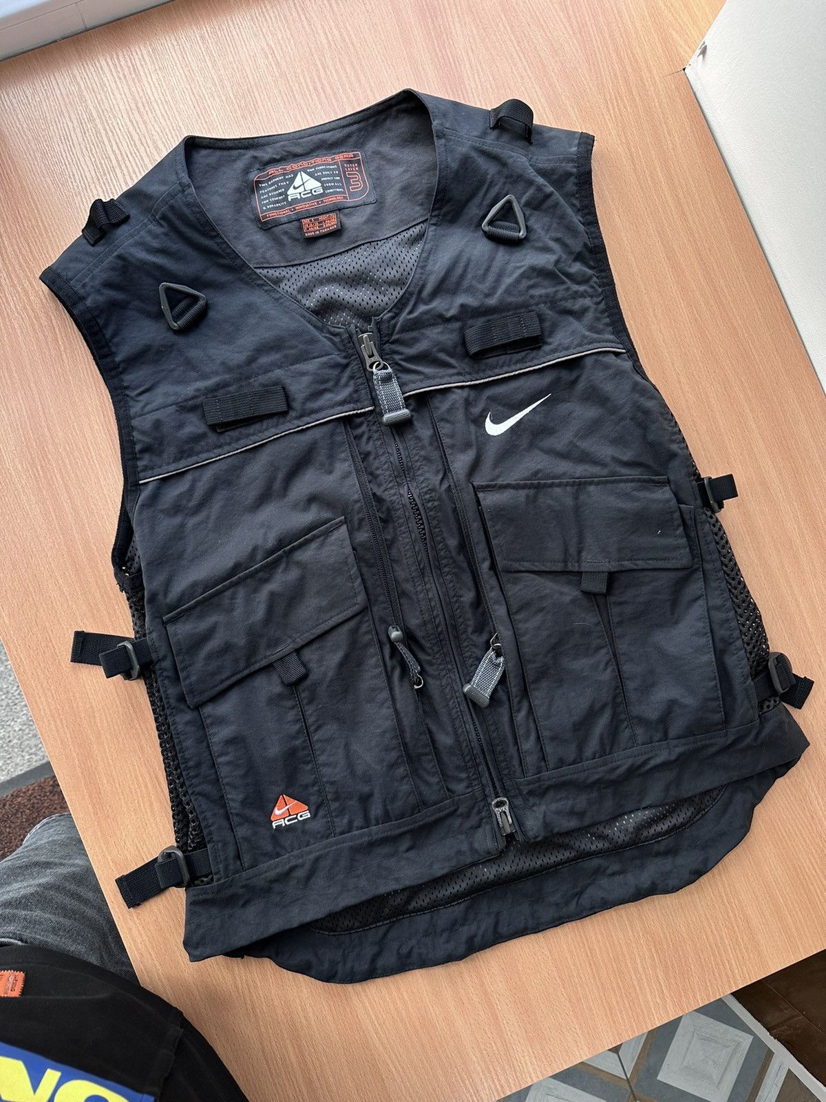 Nike ACG Nike ACG Vintage Very Rare Hydro Multi-pocket Vests | Grailed