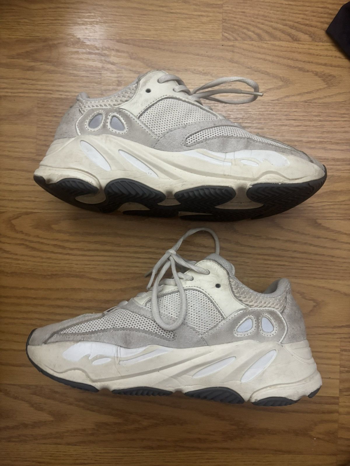 Yeezy Yeezy Boost 700 Analog Size US 6 / EU 39 - 5 Thumbnail