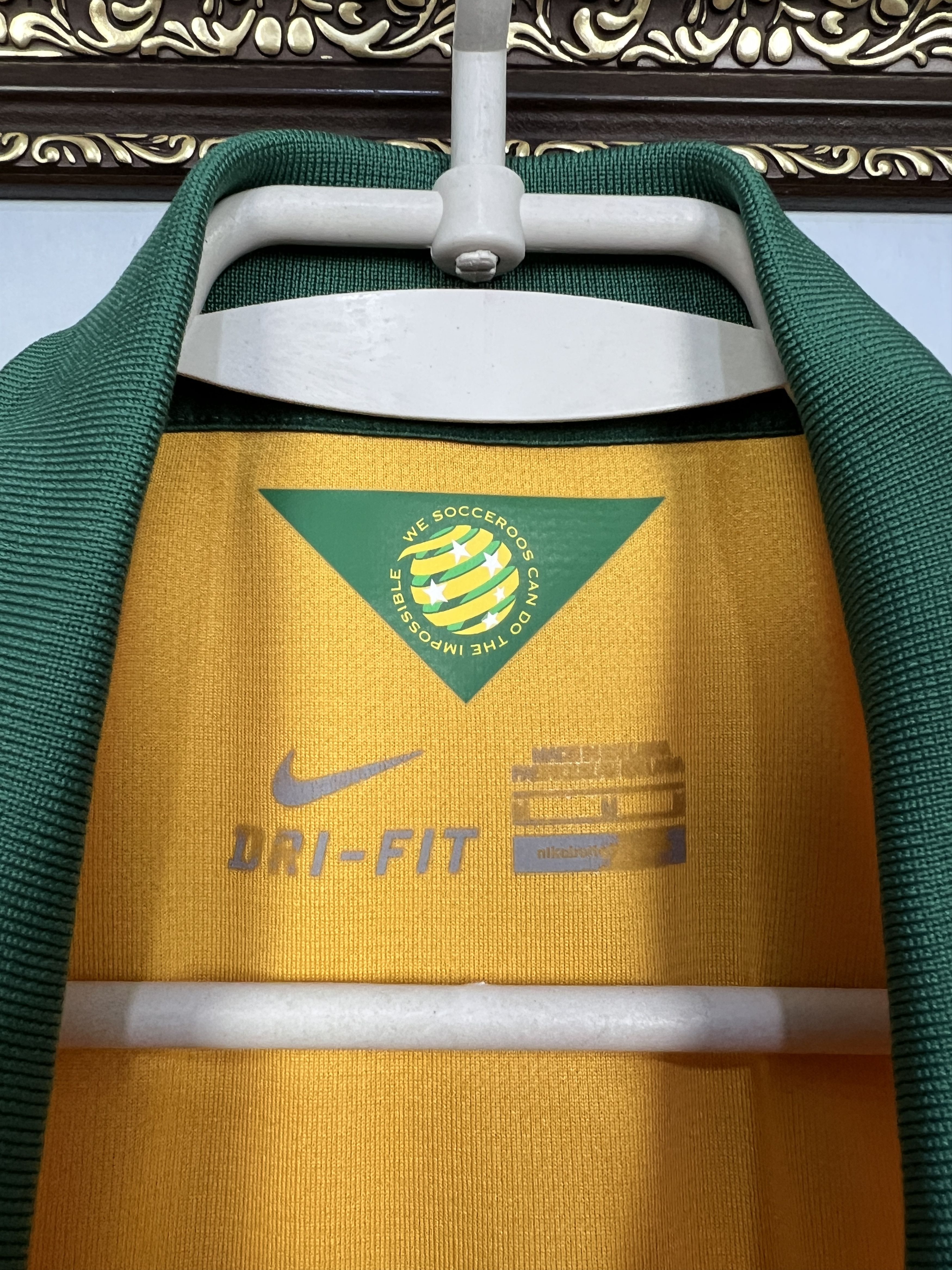 Nike Australia Home football shirt 2014 Soccer Nike Jersey Mens Size US M / EU 48-50 / 2 - 8 Thumbnail
