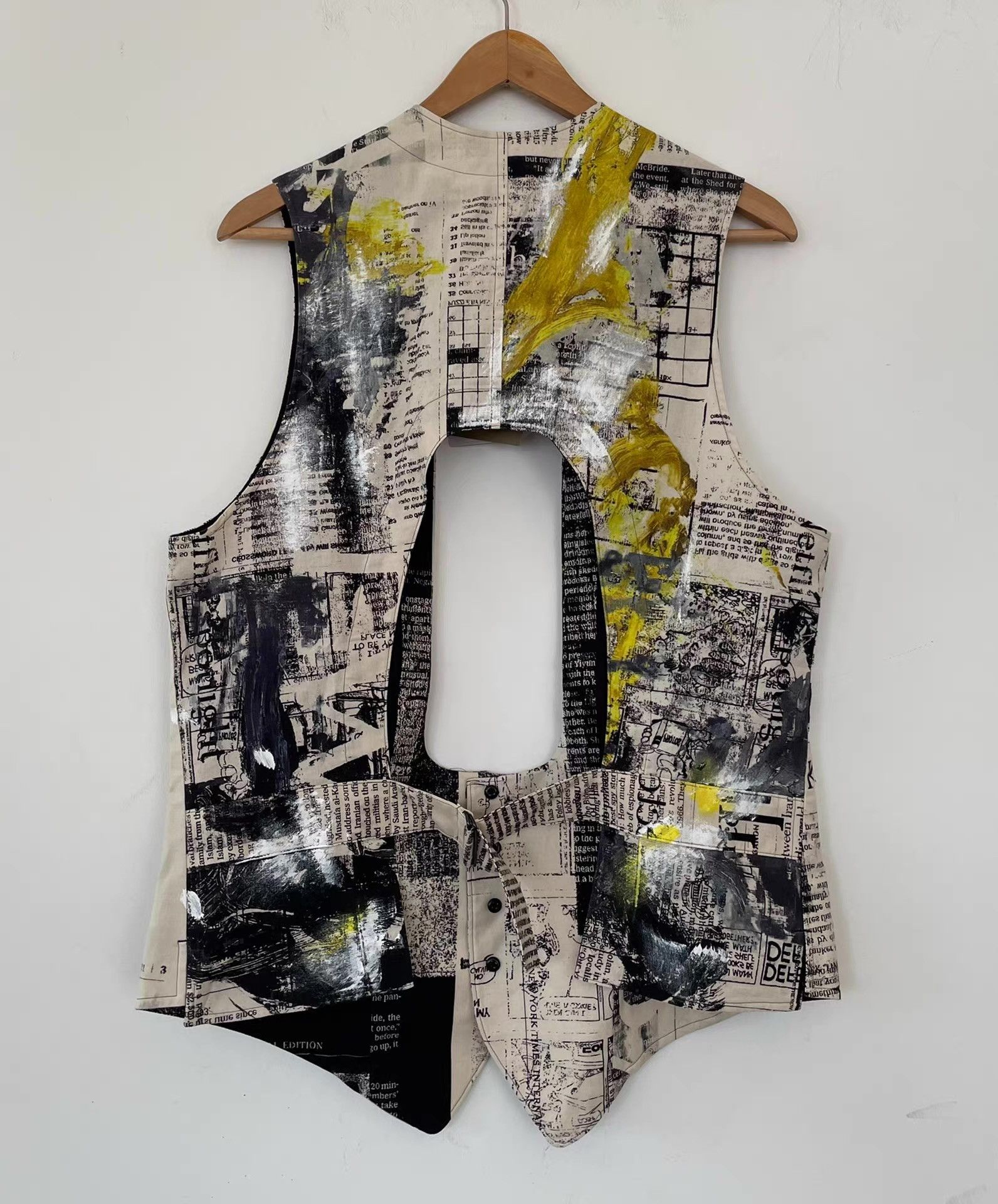 Yohji Yamamoto Yohji Yamamoto 22SS Newspaper Print Cutout Vest Ｑ21 Size US M / EU 48-50 / 2 - 2 Thumbnail