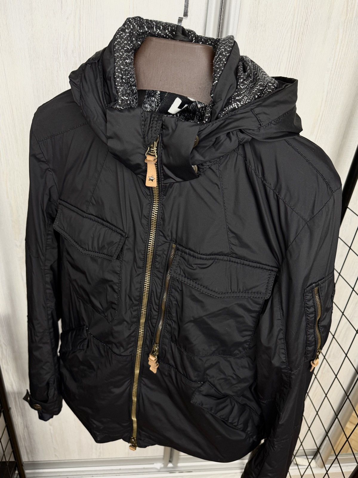 JET SET Jet Set black outdoor wolf bondage down ski snowboard jacket Size L / US 10 / IT 46 - 10 Thumbnail
