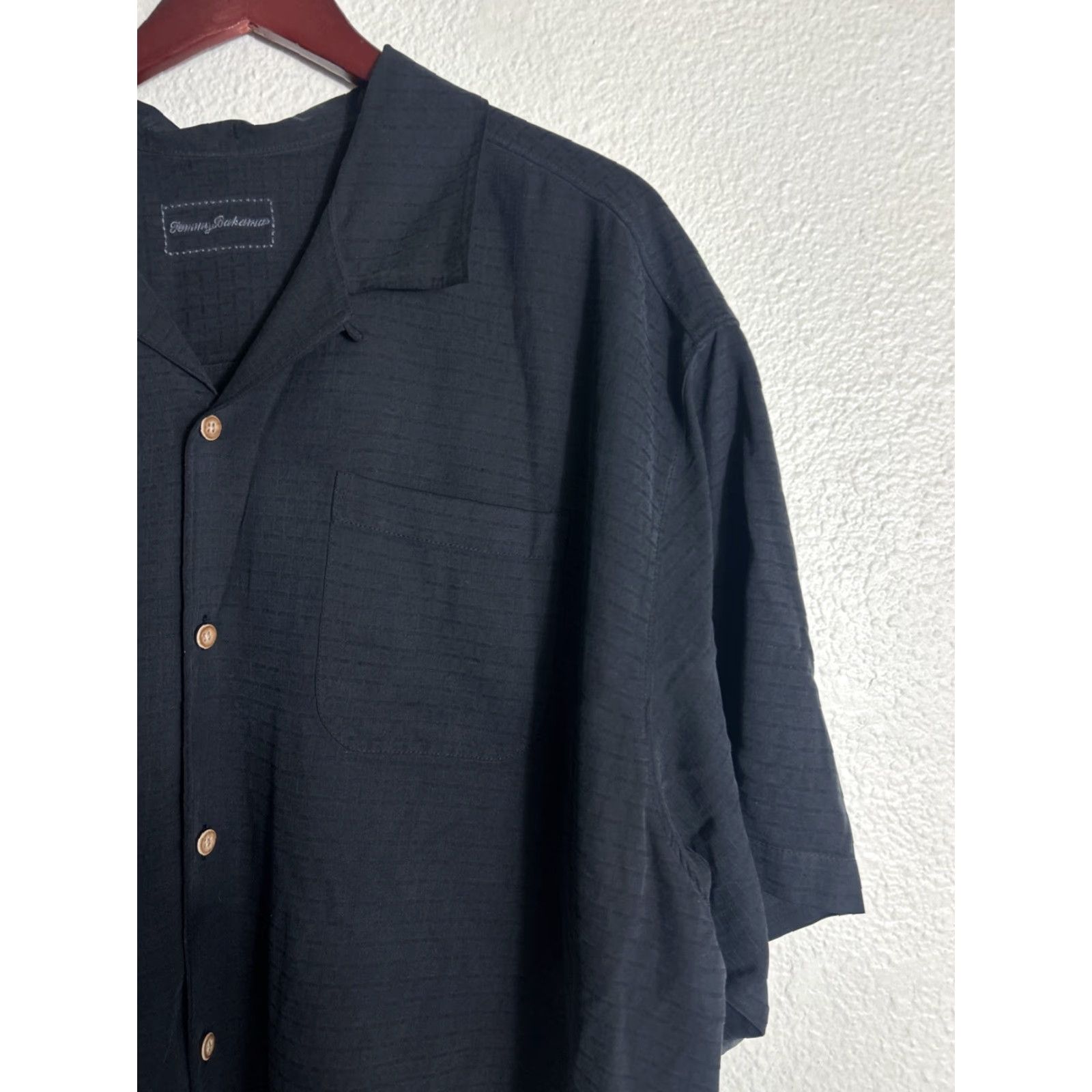 Tommy Bahama Tommy Bahama Shirt XL Men Black Silk Short Sleeve Embroidered Wine Limited Edition Button-Up Size US XL / EU 56 / 4 - 4 Thumbnail