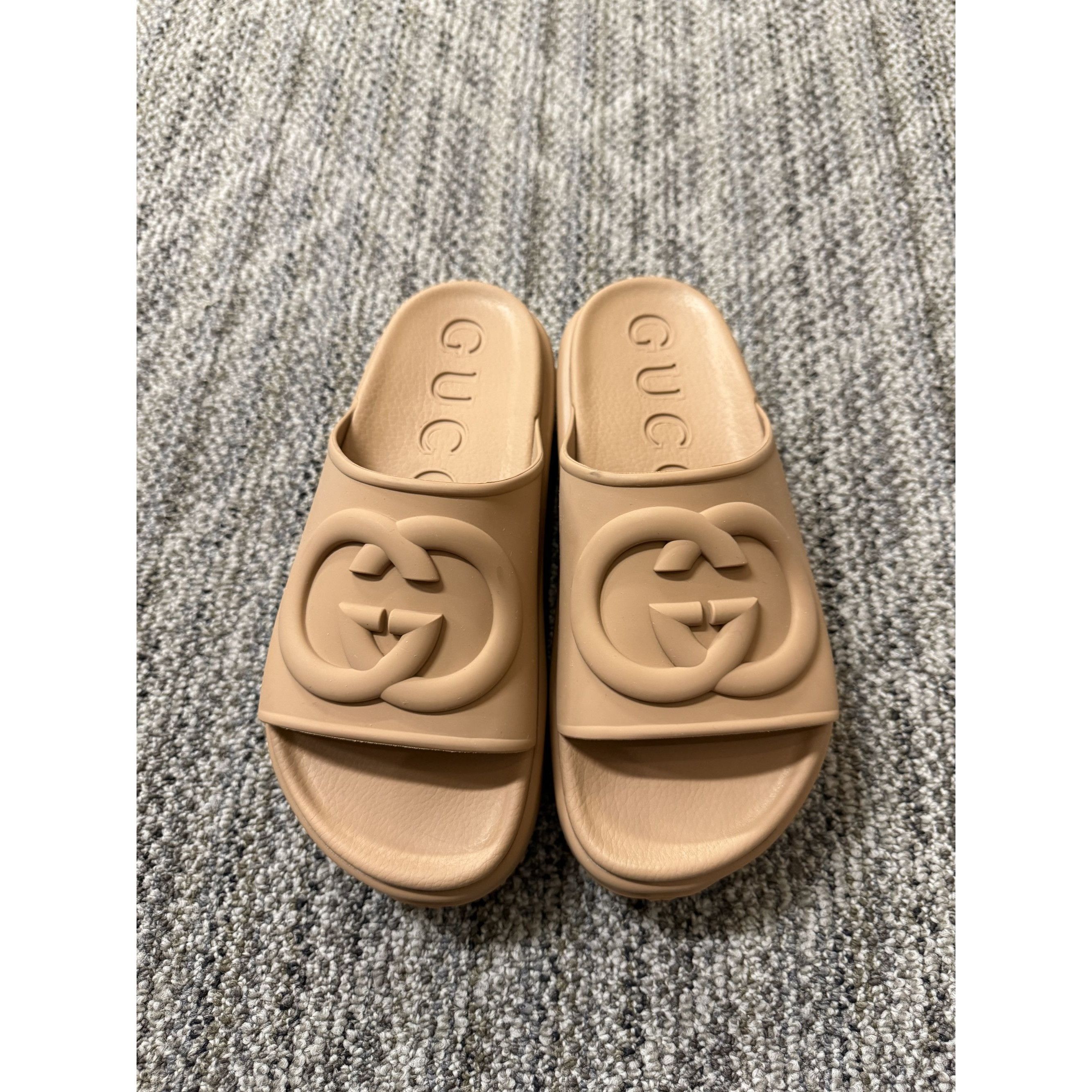 Gucci Gucci Beige Rubber GG Logo Slide Sandals Made In Italy Size Size US 7 / IT 37 - 1 Thumbnail
