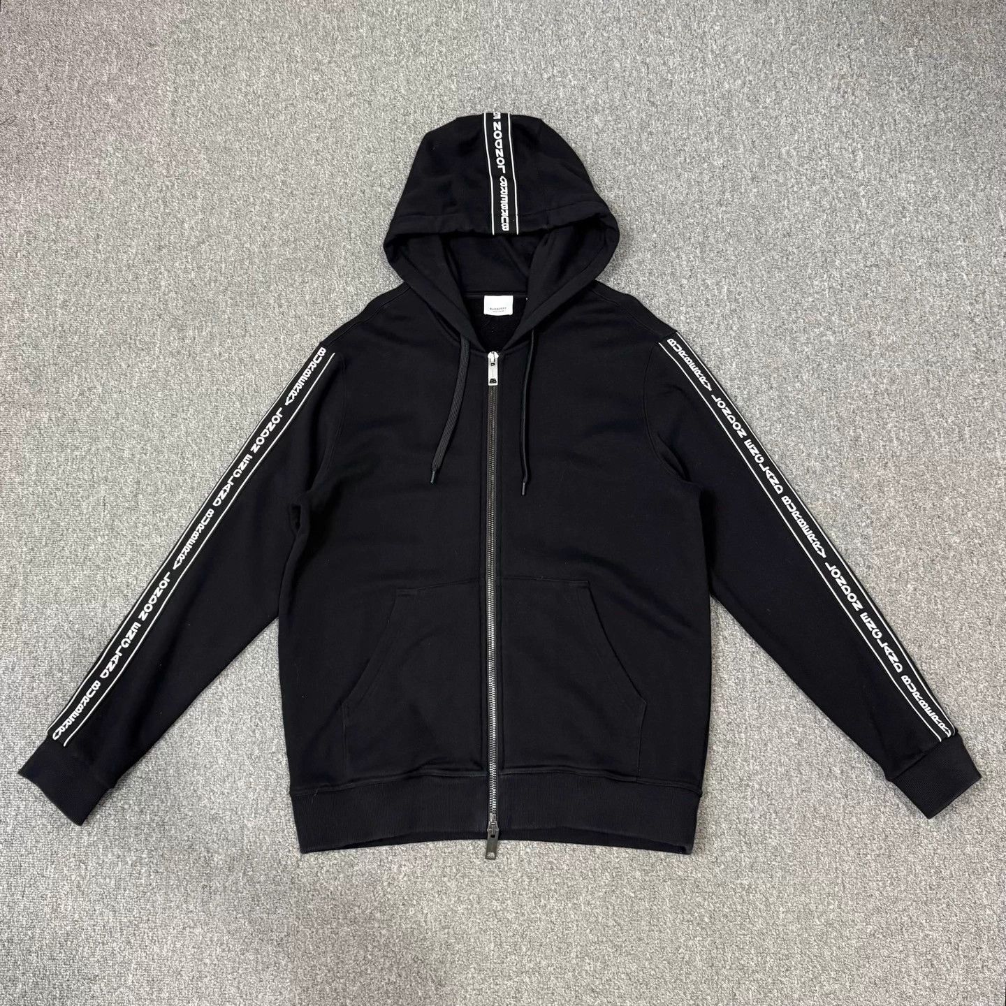 Burberry Burberry black logo arm zip hood jacket M 99new Size US M / EU 48-50 / 2 - 1 Thumbnail