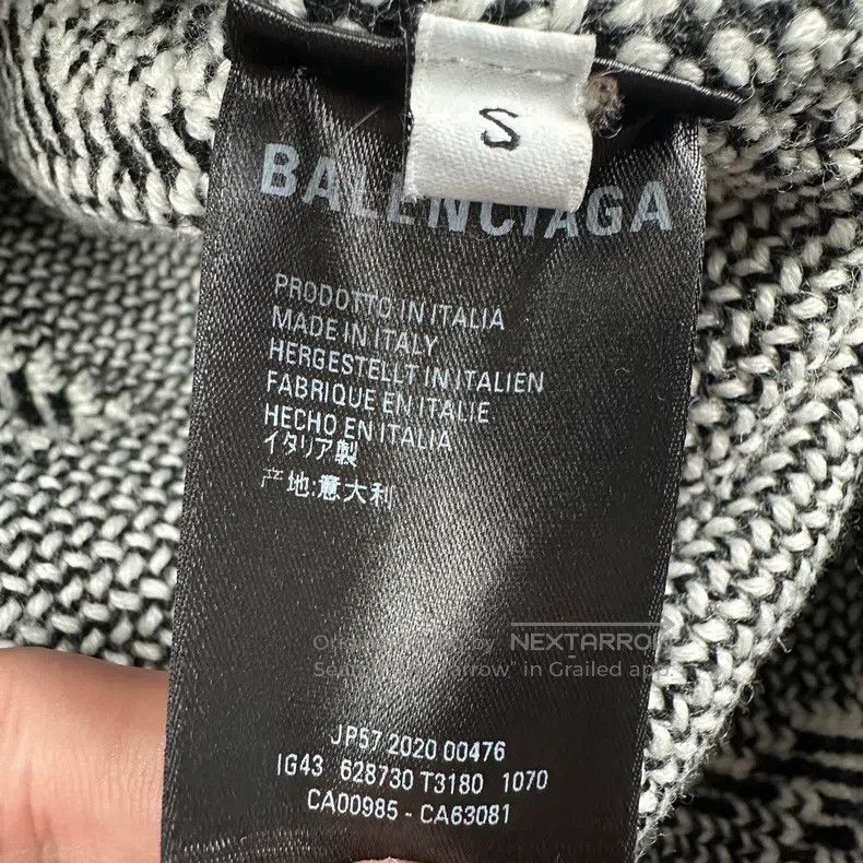 Balenciaga Balenciaga Fully printed black sweater Size US S / EU 44-46 / 1 - 5 Thumbnail