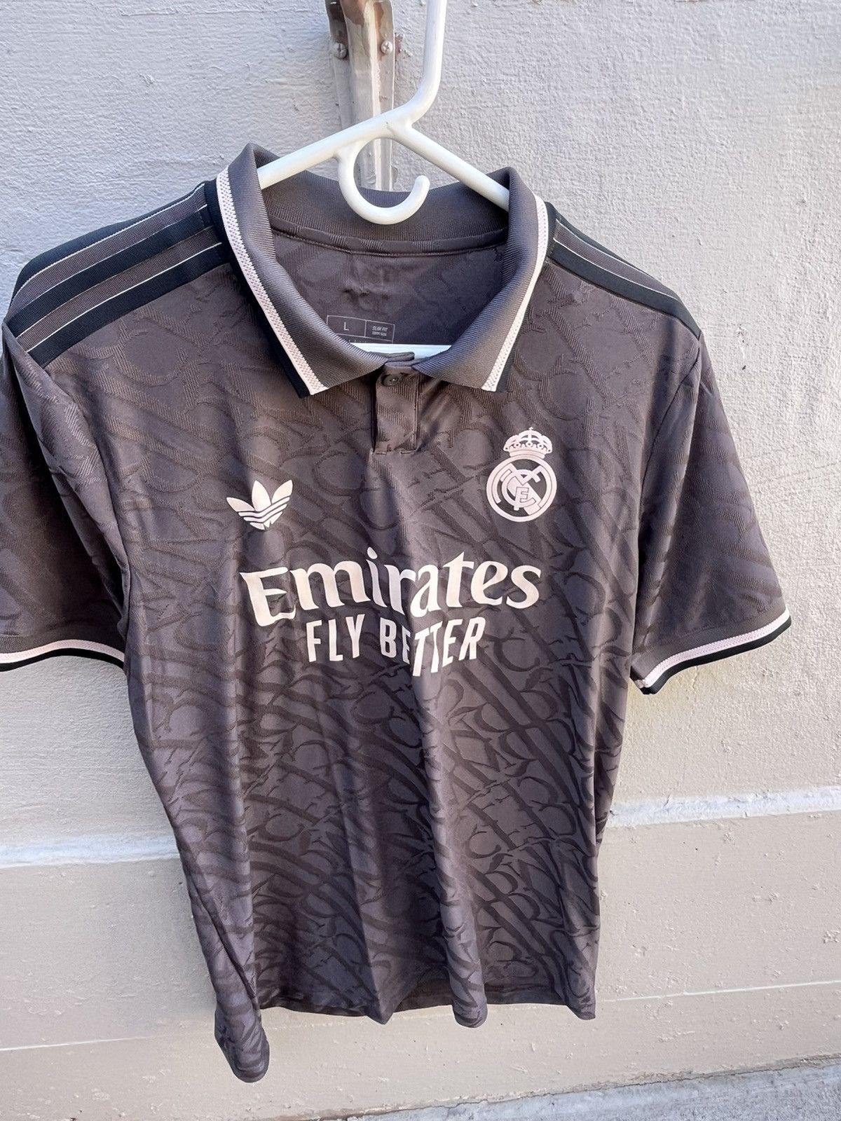 Adidas Adidas x Real Madrid 3rd Home Jersey 24/25 IY1761 Men Size L Size US L / EU 52-54 / 3 - 5 Thumbnail