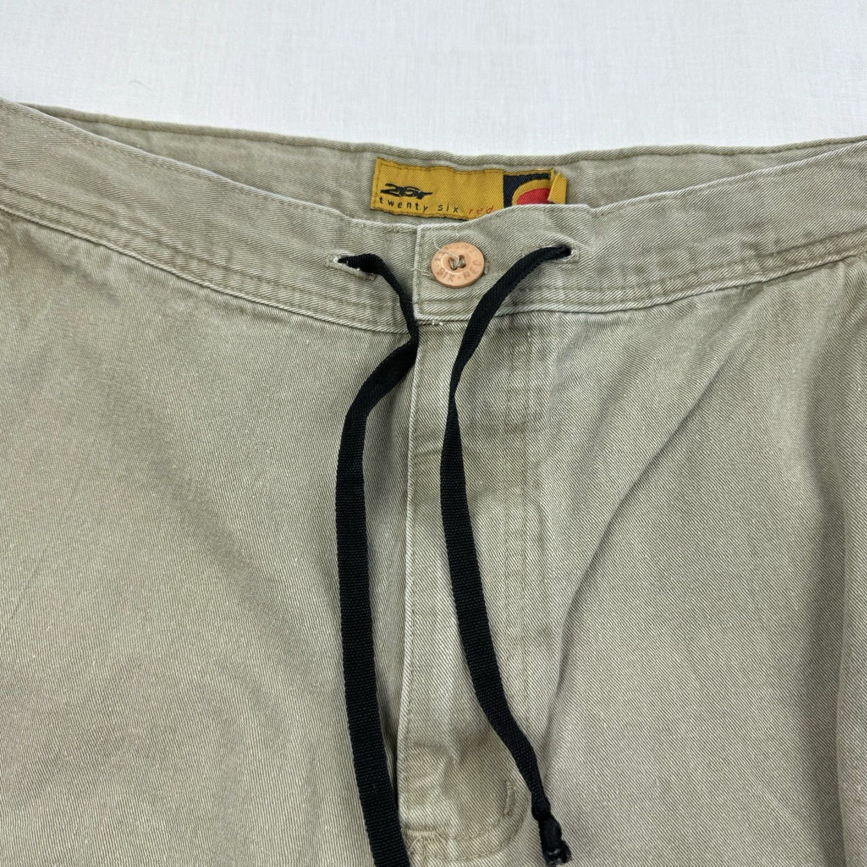 Vintage Vintage 26 Red Cargo Shorts Men Adult Medium Khaki Skater Y2K 90s Grunge Casual Size US 31 - 2 Thumbnail
