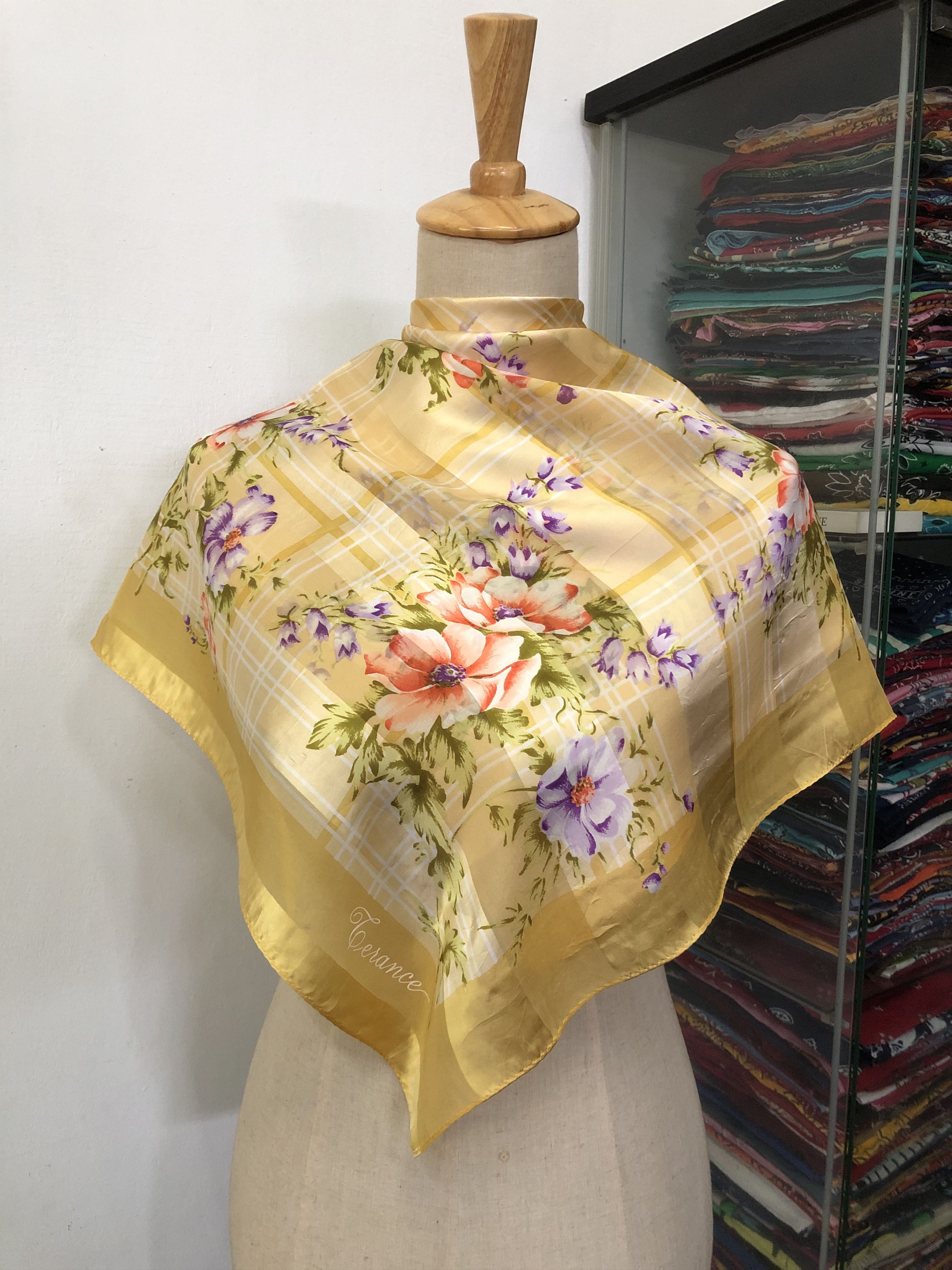 Vintage Vintage Silk Scarf Size ONE SIZE - 1 Thumbnail
