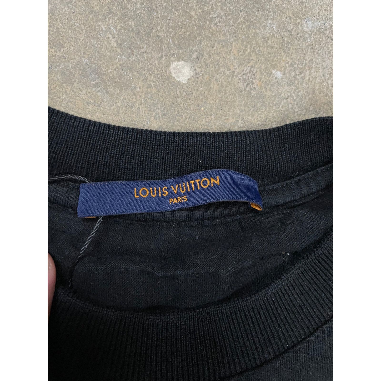Louis Vuitton LV Multi Logo Tee Black Medium Used Size US M / EU 48-50 / 2 - 3 Thumbnail