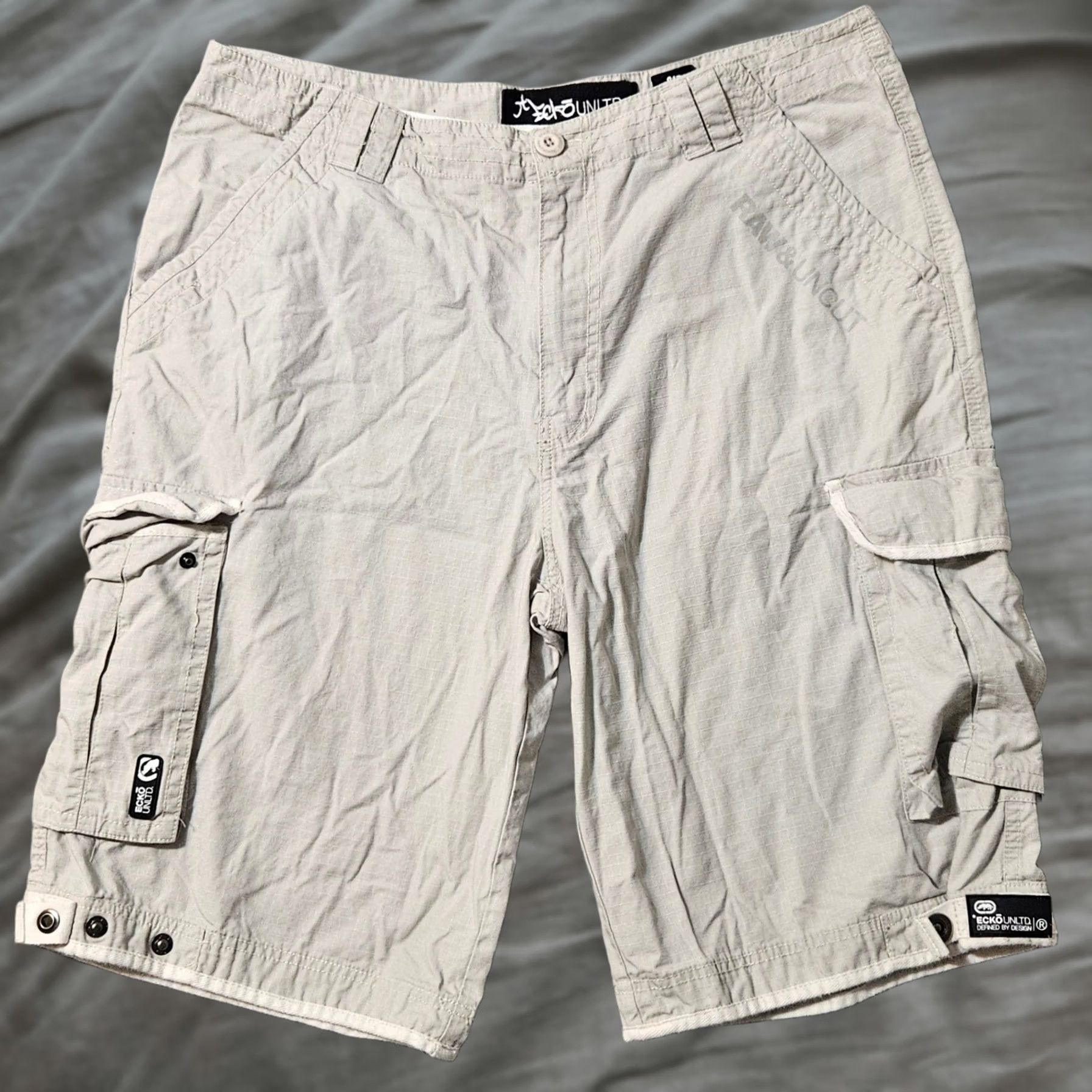 Ecko Unltd. Ships fast. Message with any questions Size US 36 / EU 52 - 1 Thumbnail