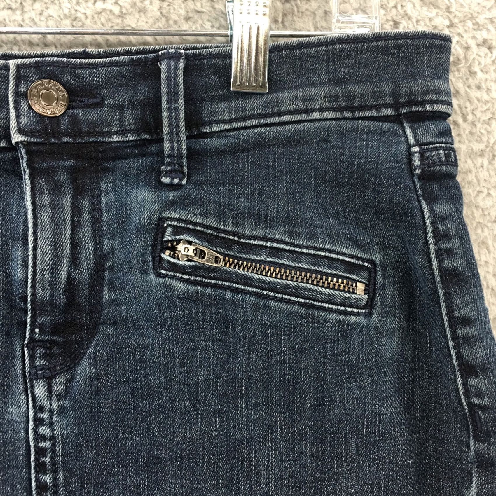 Banana Republic Banana Republic Denim Skirt Womens 2 Blue Dark Wash Denim Zippered Pockets Knee Length Straight & Pencil Casual Womens Size 26" / US 2 / IT 38 - 2 Thumbnail