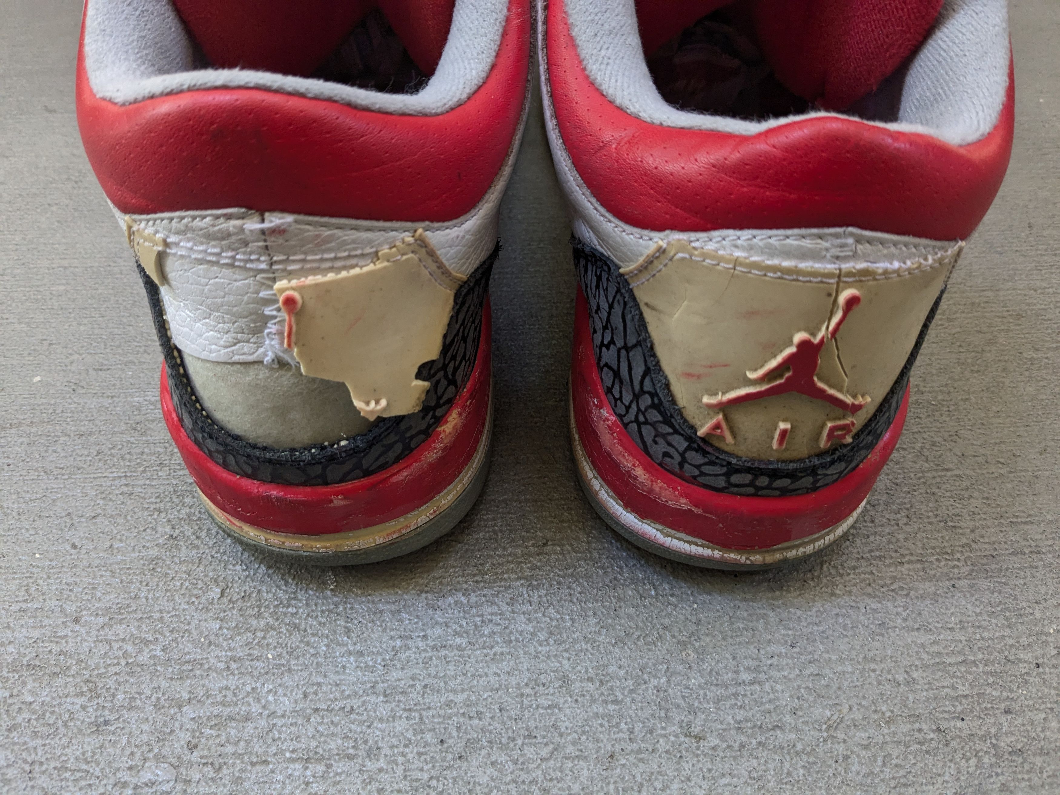 Jordan Brand Nike Air Jordan 3 Retro Fire Red 2007 136064-161 10 White Size US 10 / EU 43 - 12 Thumbnail