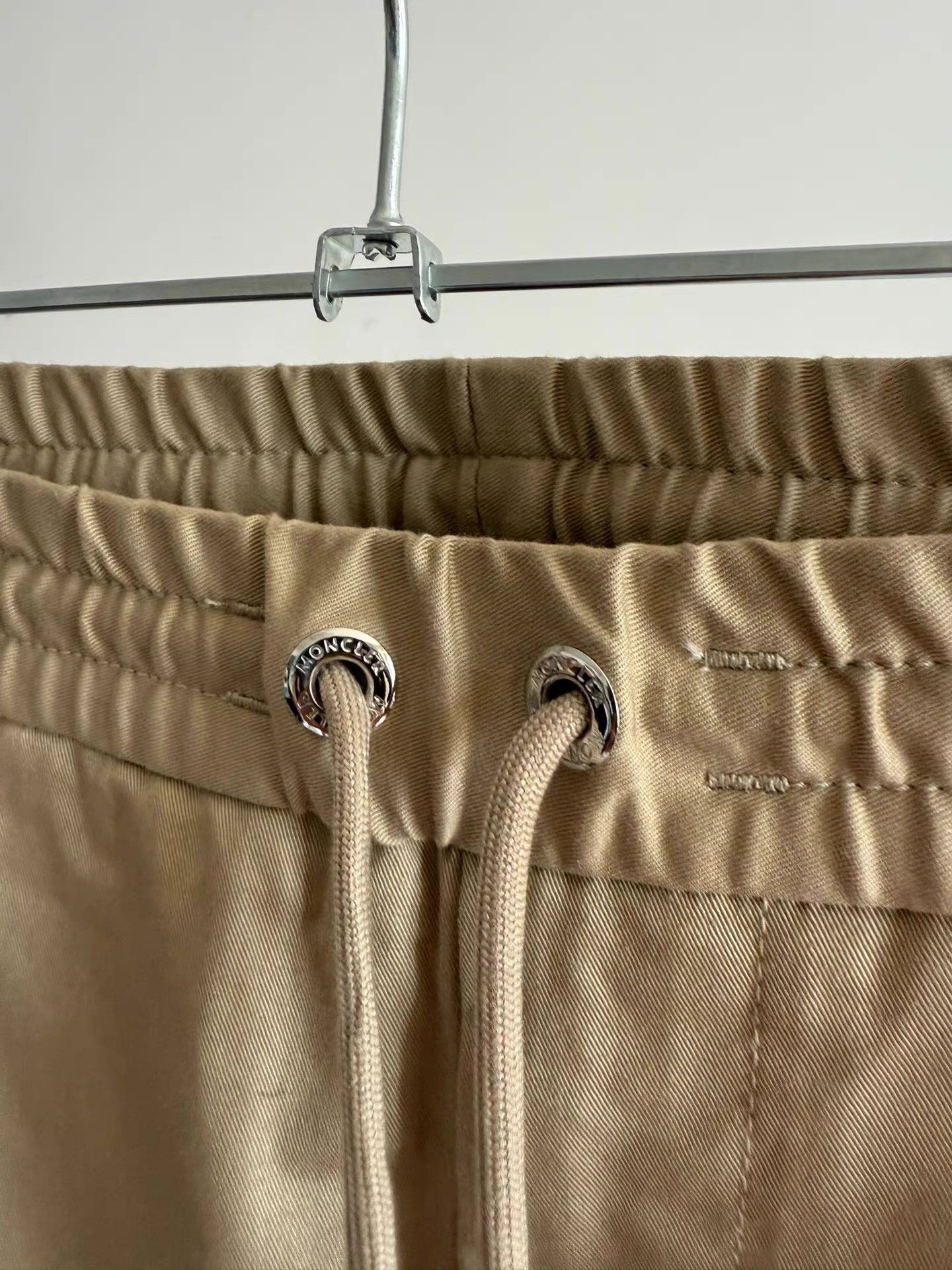 Moncler Moncler Khaki Cropped Trousers Q17 Size US 32 / EU 48 - 2 Thumbnail