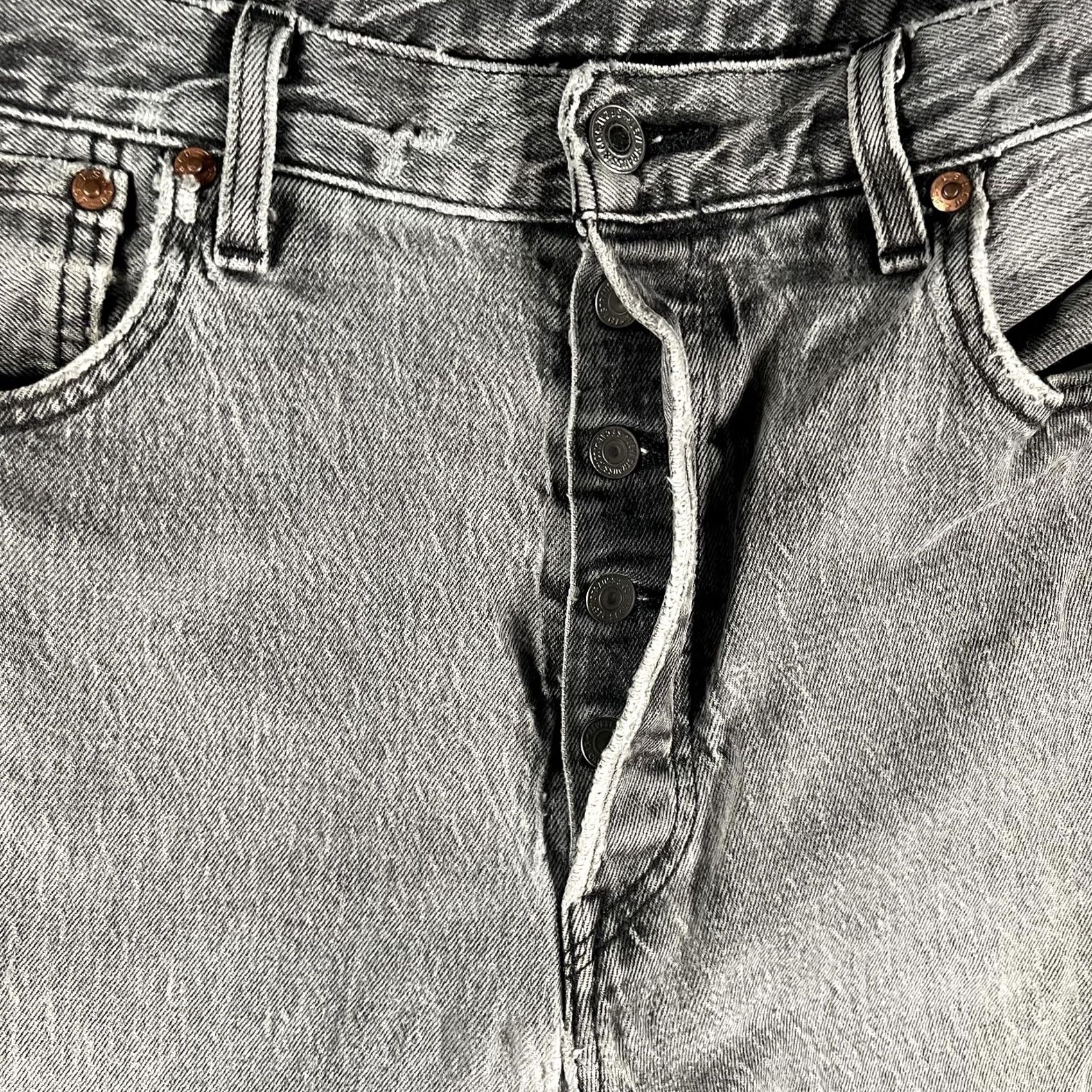 Levi's VINTAGE Levi's 501 '93 Mens Jeans 34x31 Gray Button Fly Straight Leg Denim Y2K Distressed Pockets Red Tab Leather Patch Size US 34 / EU 50 - 3 Thumbnail