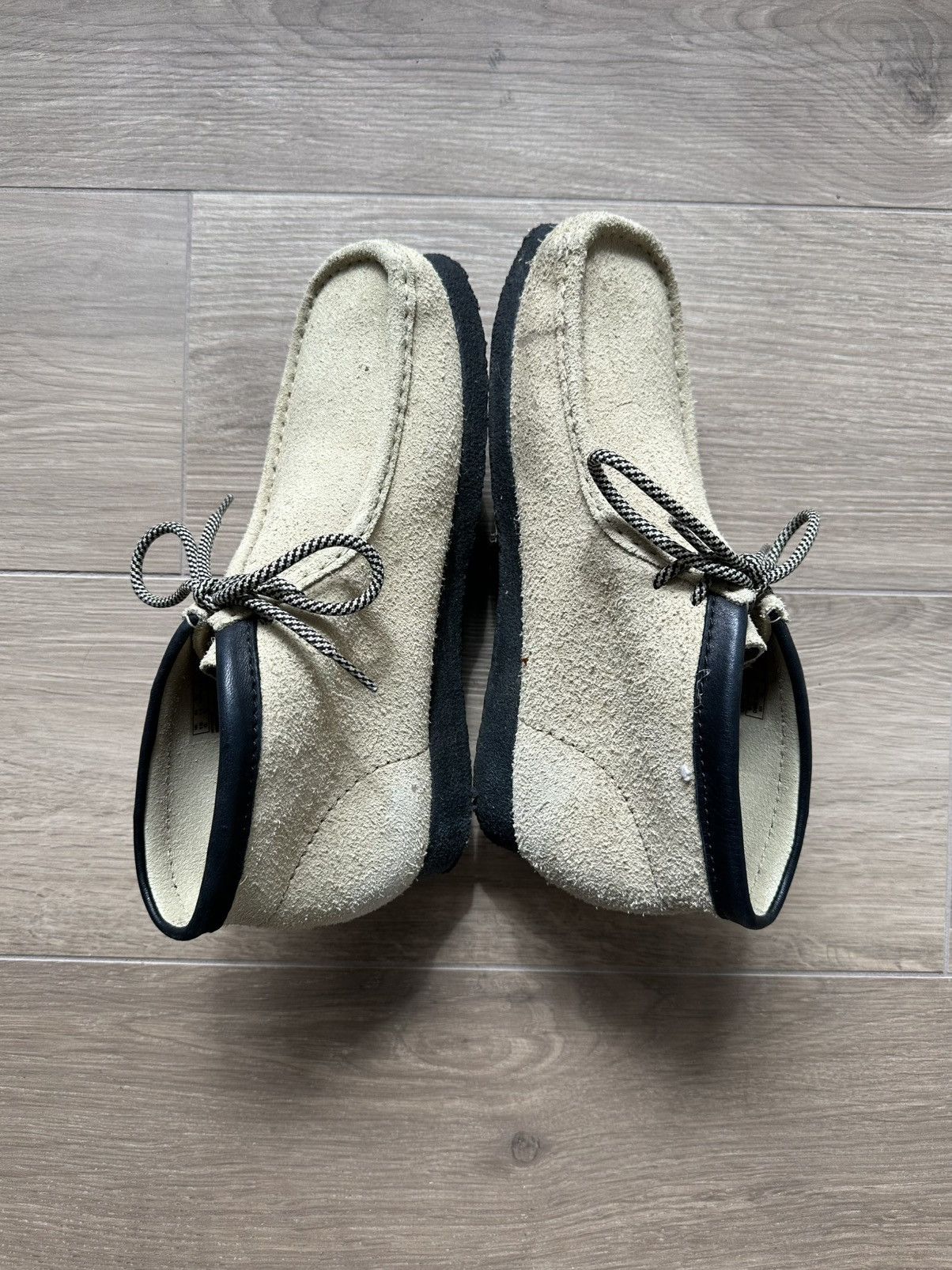 Clarks Clarks Wallabee Suede Beige / Black Size US 11 / EU 44 - 2 Thumbnail