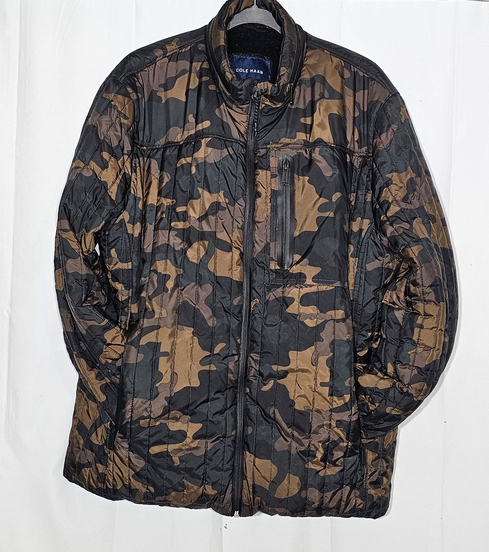 Cole Haan Camo fleece lined, quilted puffer coat. Size US XL / EU 56 / 4 - 3 Thumbnail