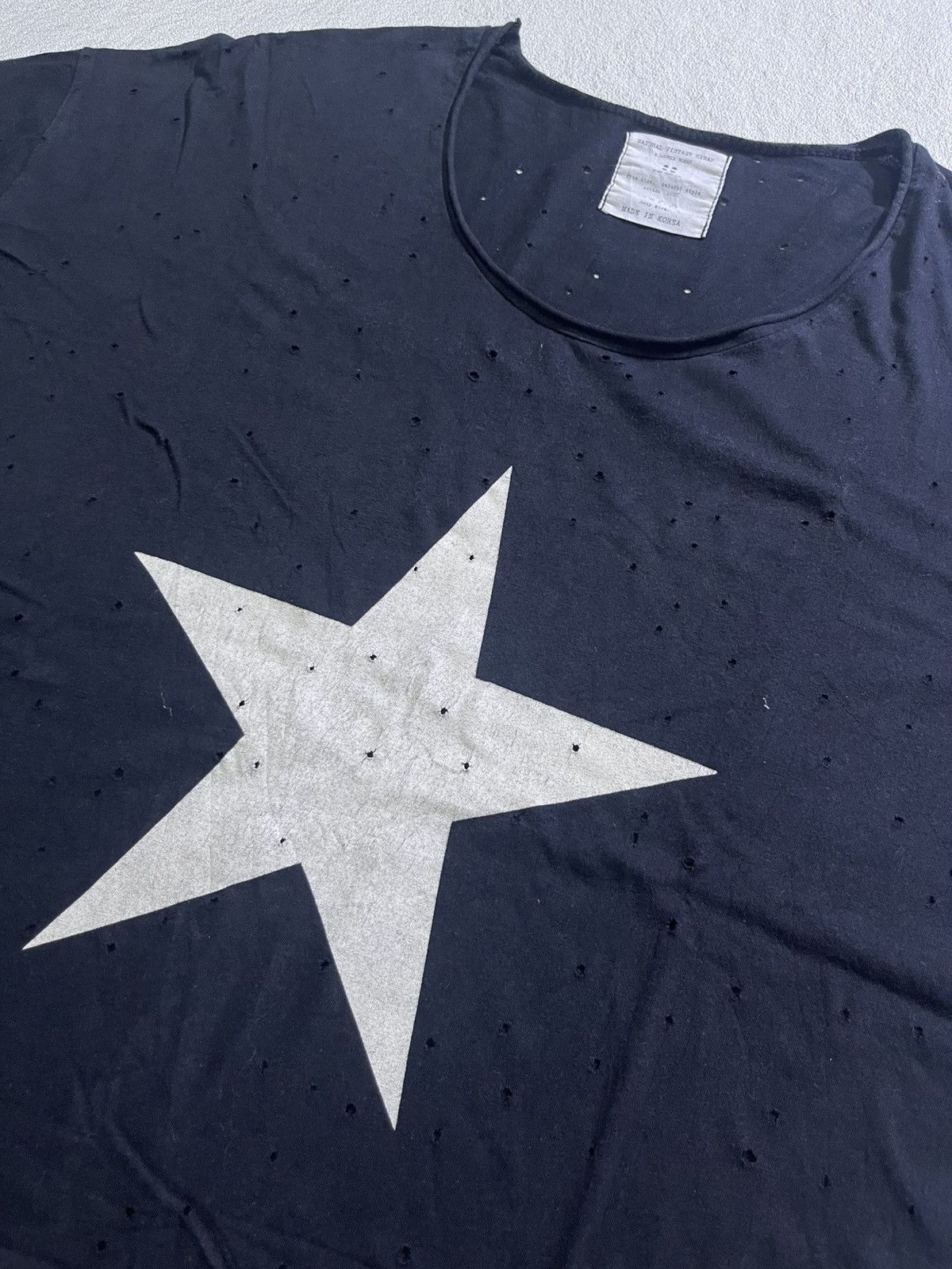 Hysteric Glamour Y2K NATURAL VINTAGE short t-shirt with small hole motif Size US L / EU 52-54 / 3 - 3 Thumbnail