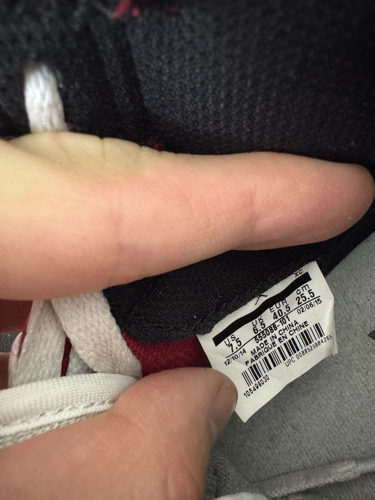 Nike Nike Air Jordan 1 High Chicago 2015 Hype Sneakers Last Dance Size US 7.5 / EU 40-41 - 6 Thumbnail