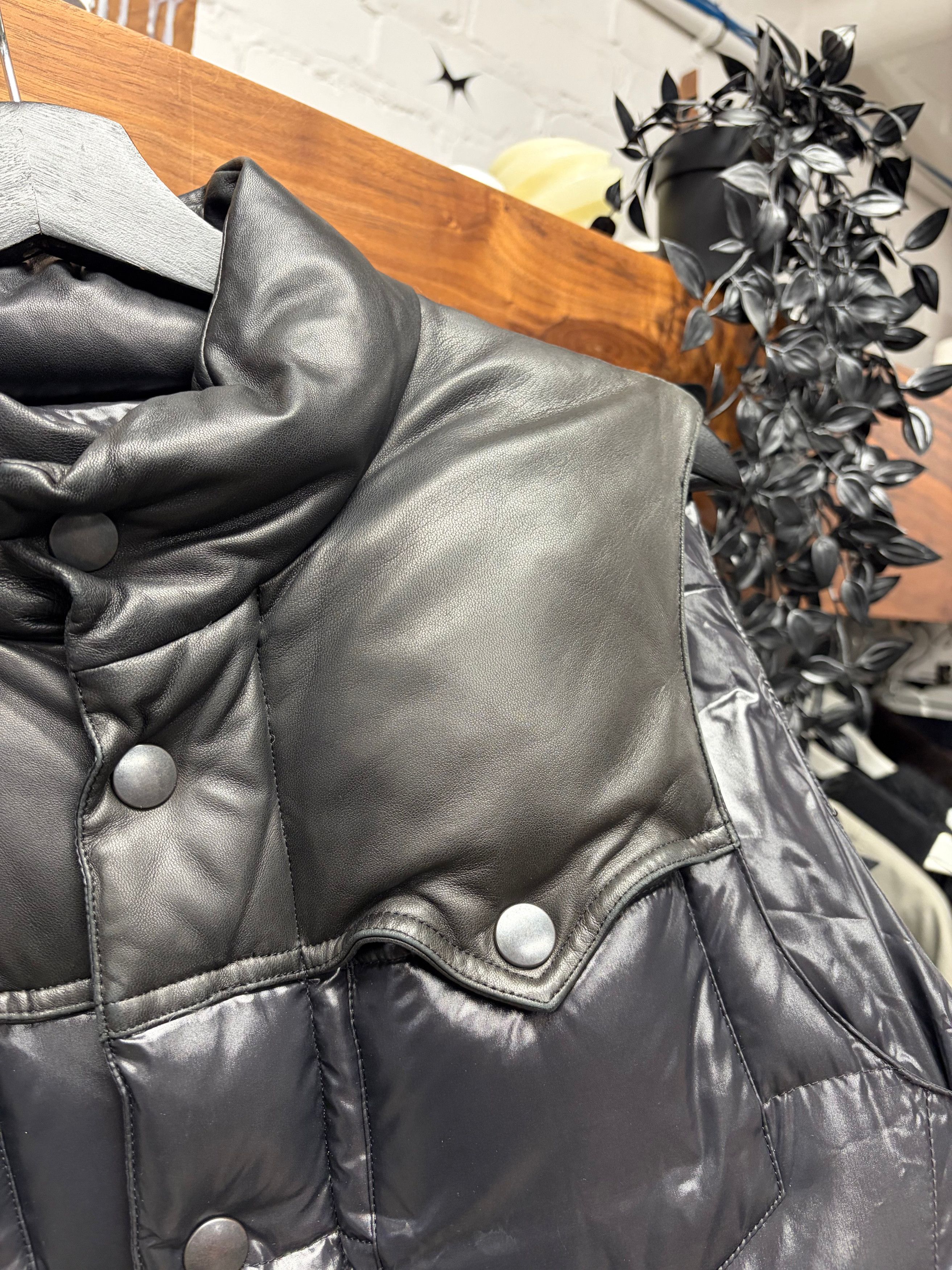 Number (N)ine AW2007 Number (N)ine ‘Love God Murder’ Leather/Down Fill Vest Size US M / EU 48-50 / 2 - 2 Thumbnail